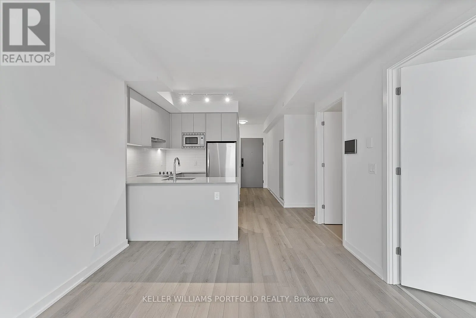 1601 - 3079 TRAFALGAR ROAD