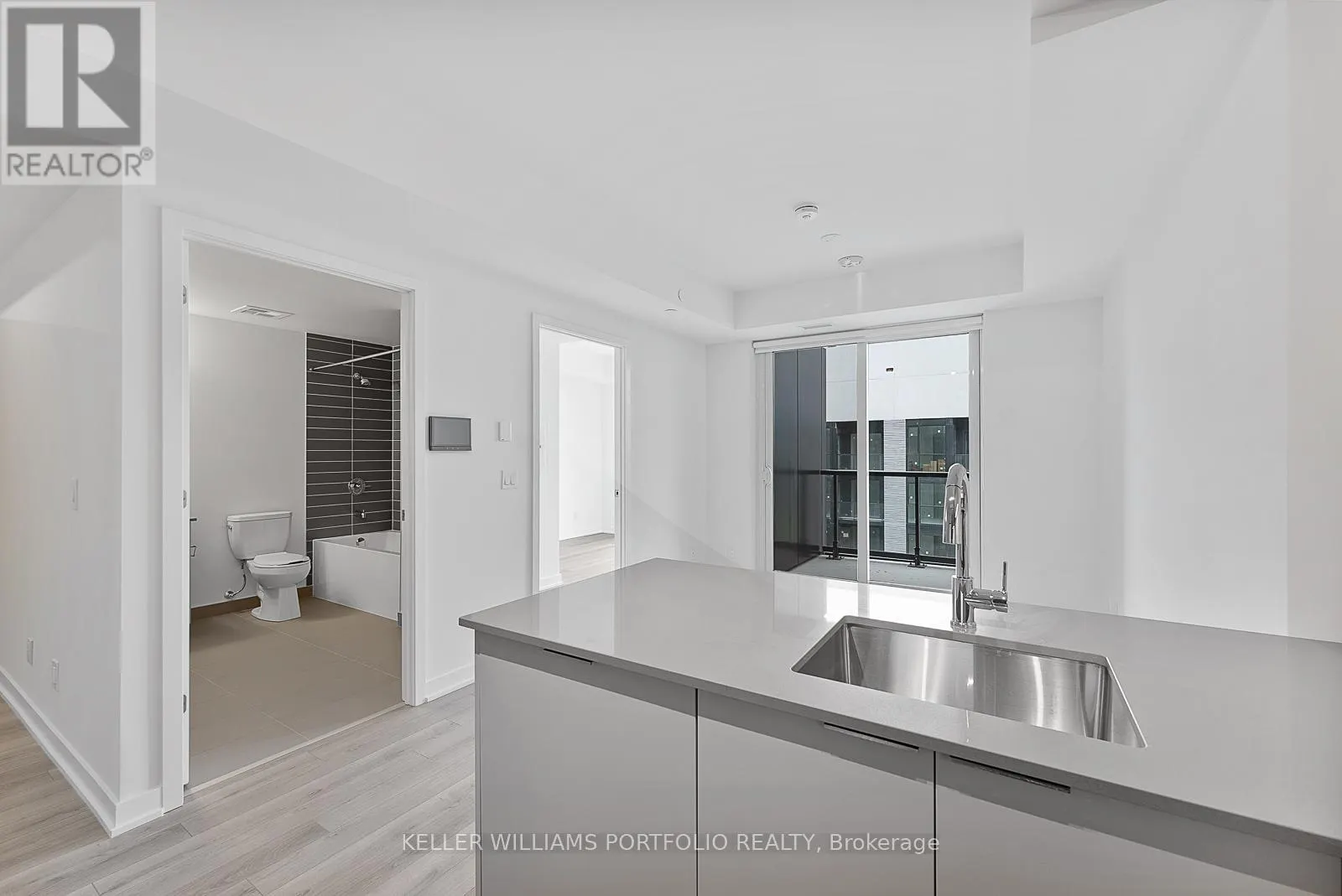 1601 - 3079 TRAFALGAR ROAD
