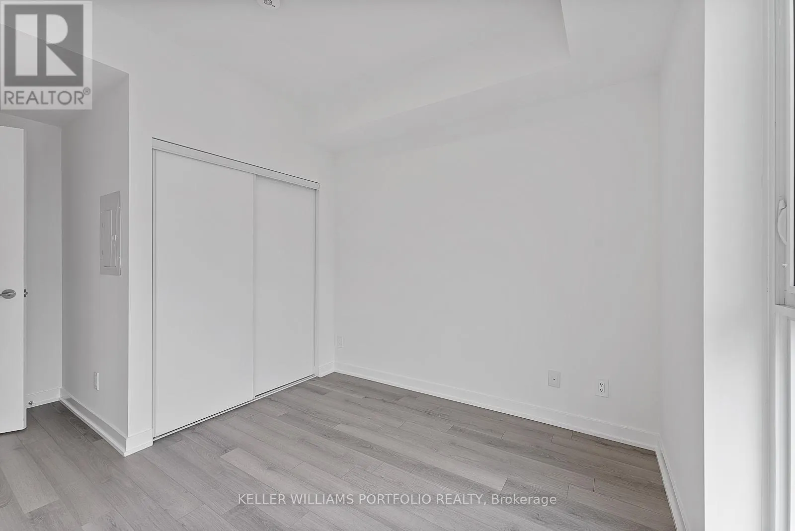 1601 - 3079 TRAFALGAR ROAD