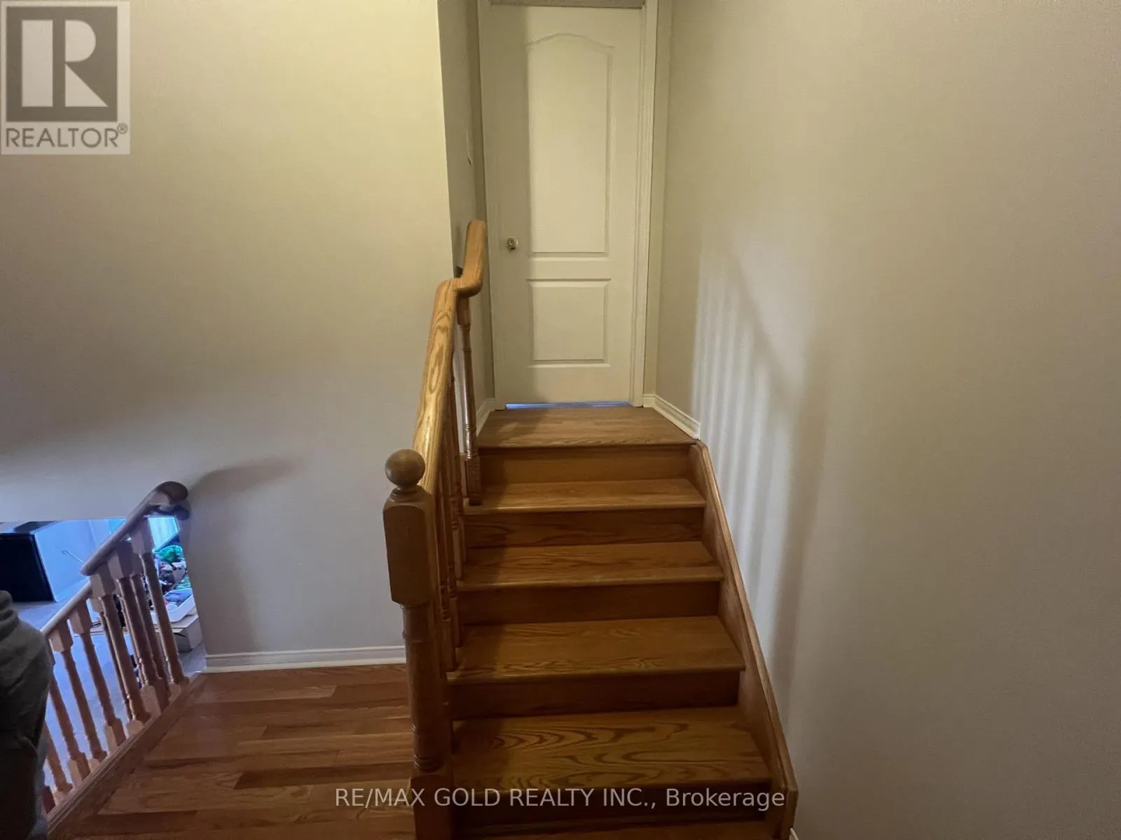 UPPER - 32 EARLSBRIDGE BOULEVARD