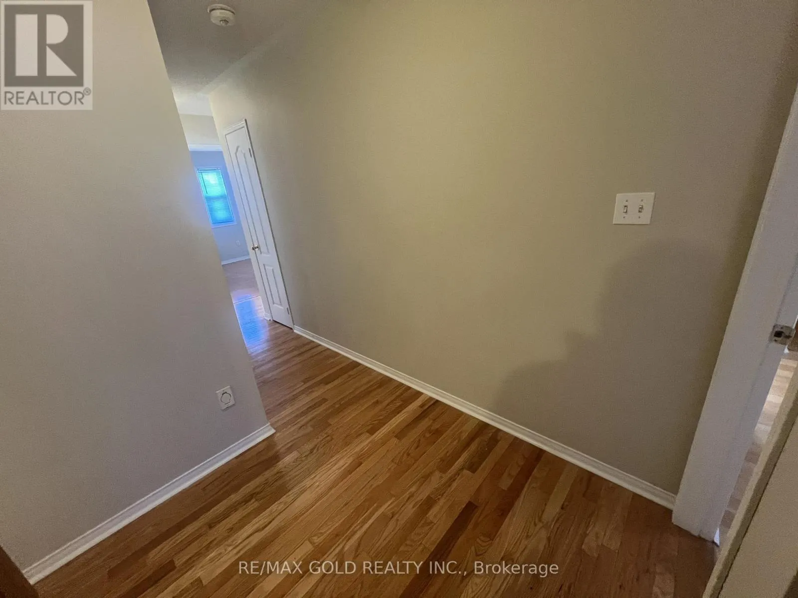 UPPER - 32 EARLSBRIDGE BOULEVARD