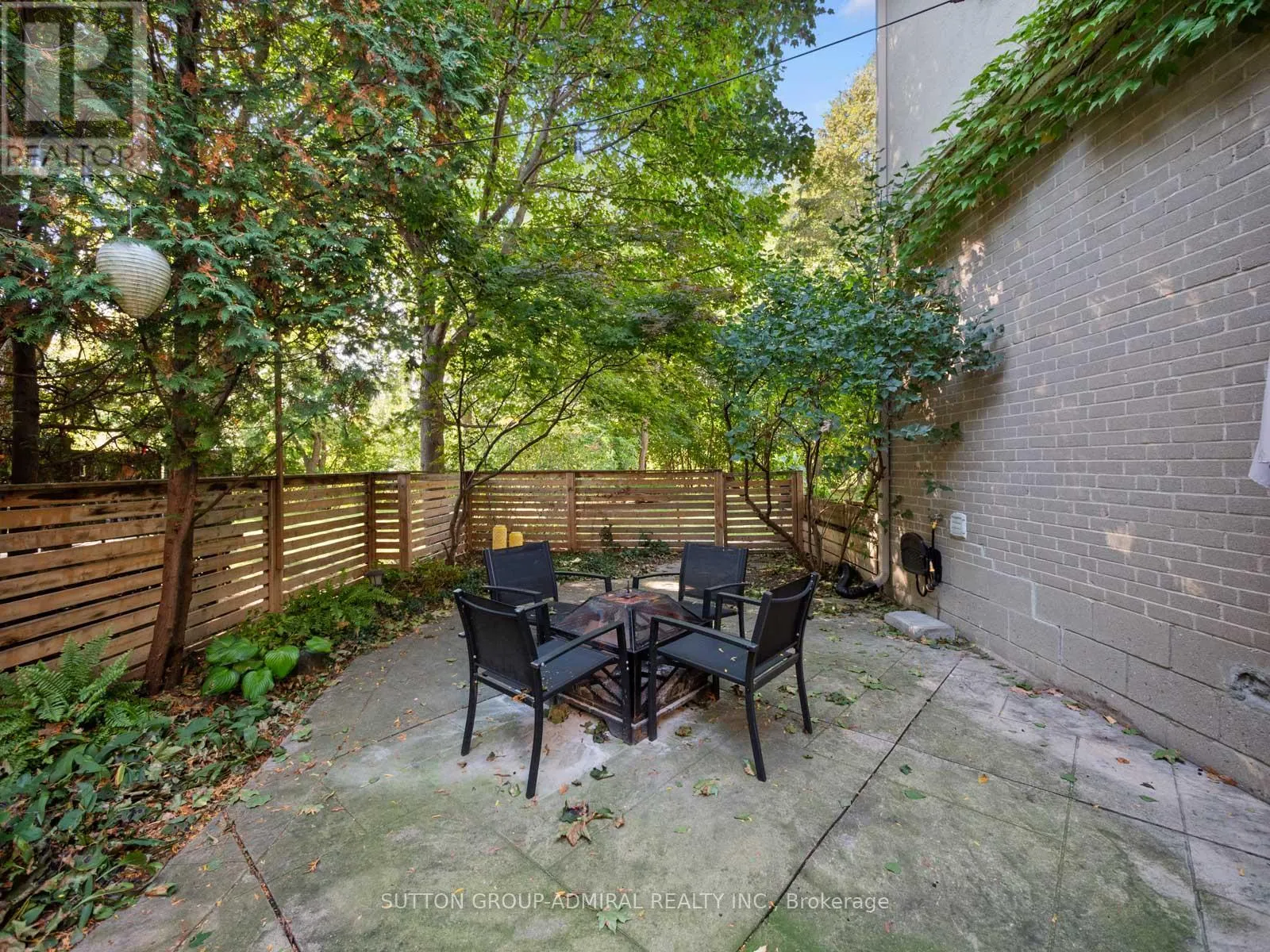 26 PUCKERIDGE CRESCENT