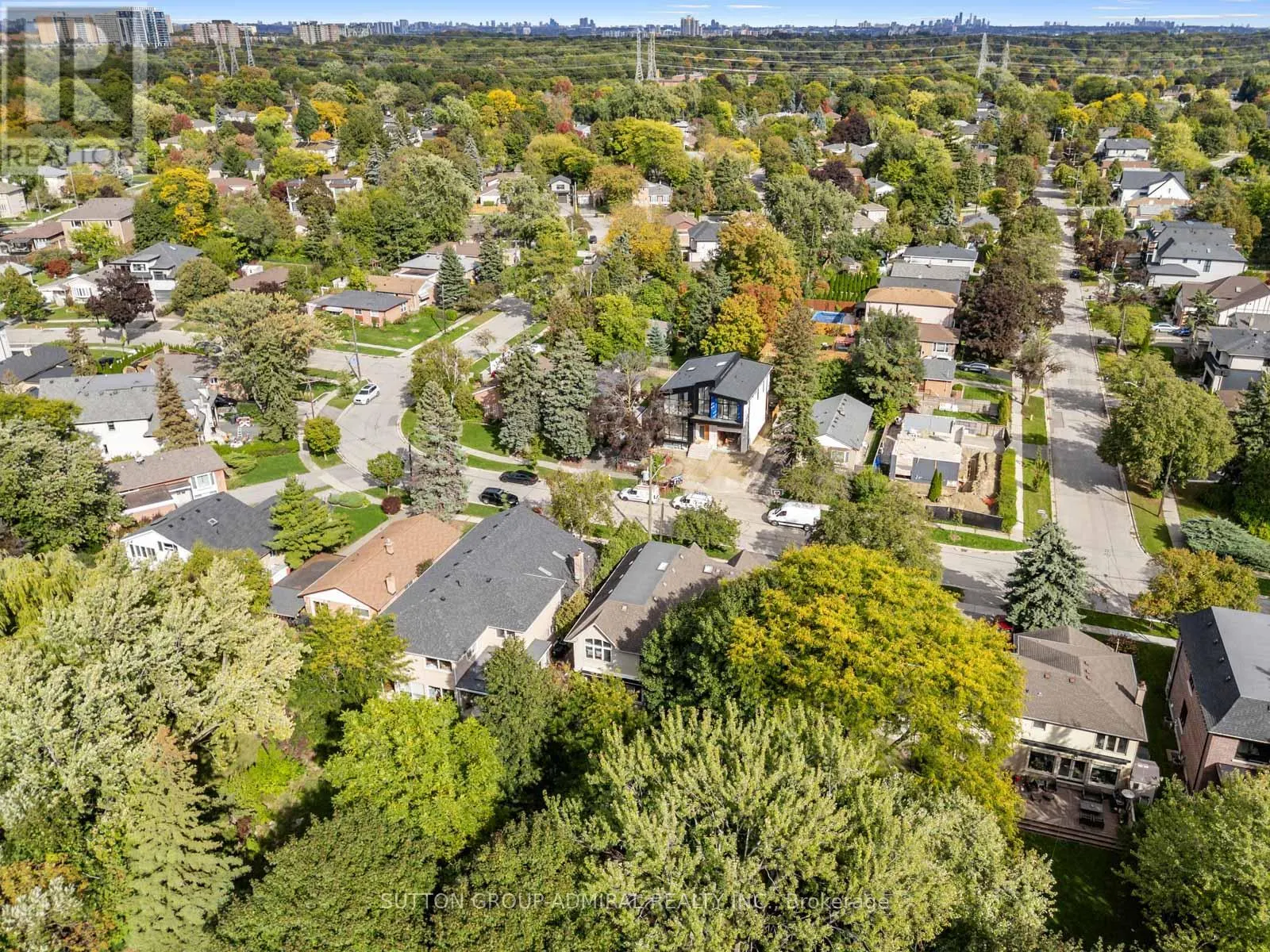 26 PUCKERIDGE CRESCENT