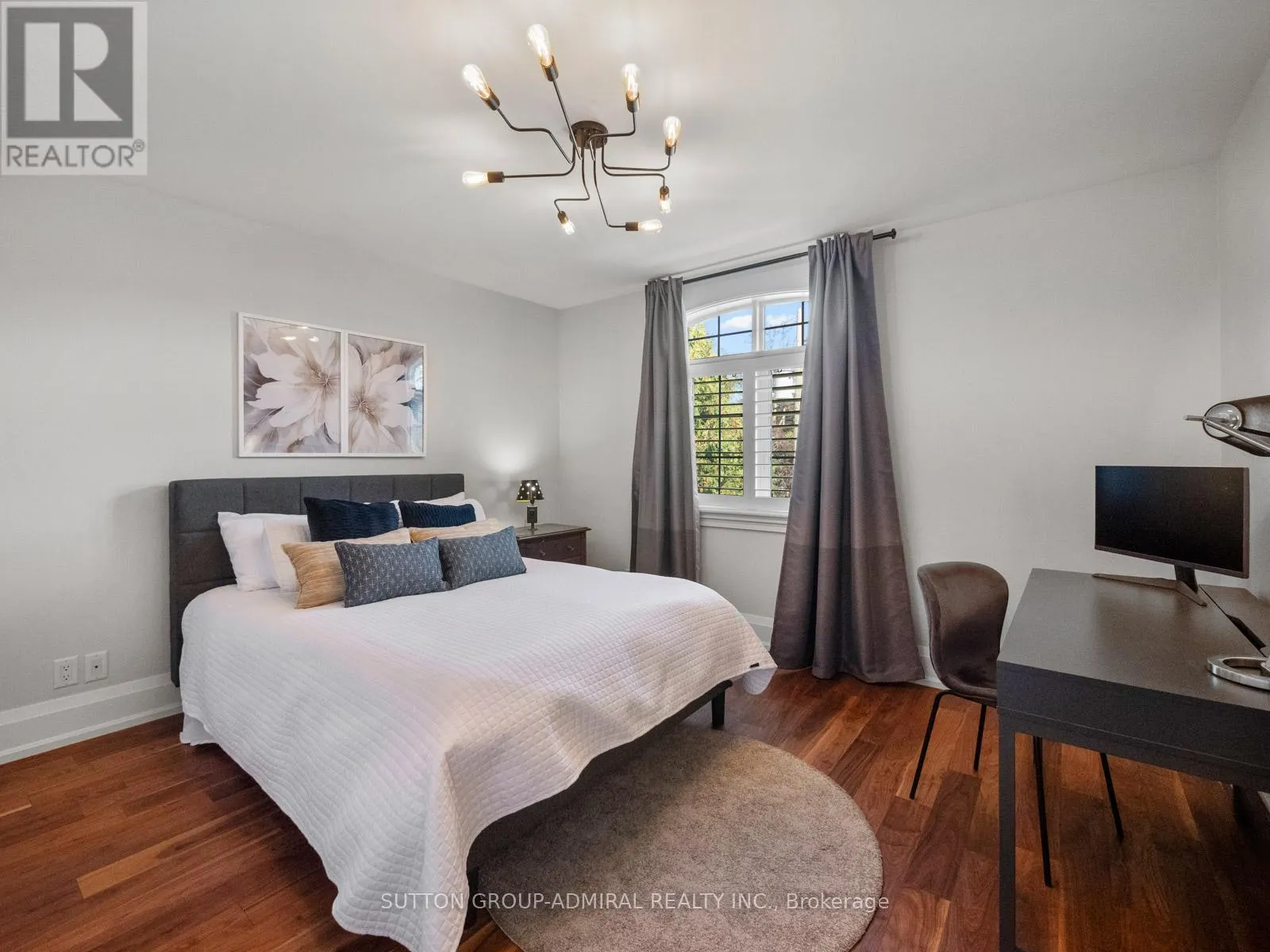 26 PUCKERIDGE CRESCENT