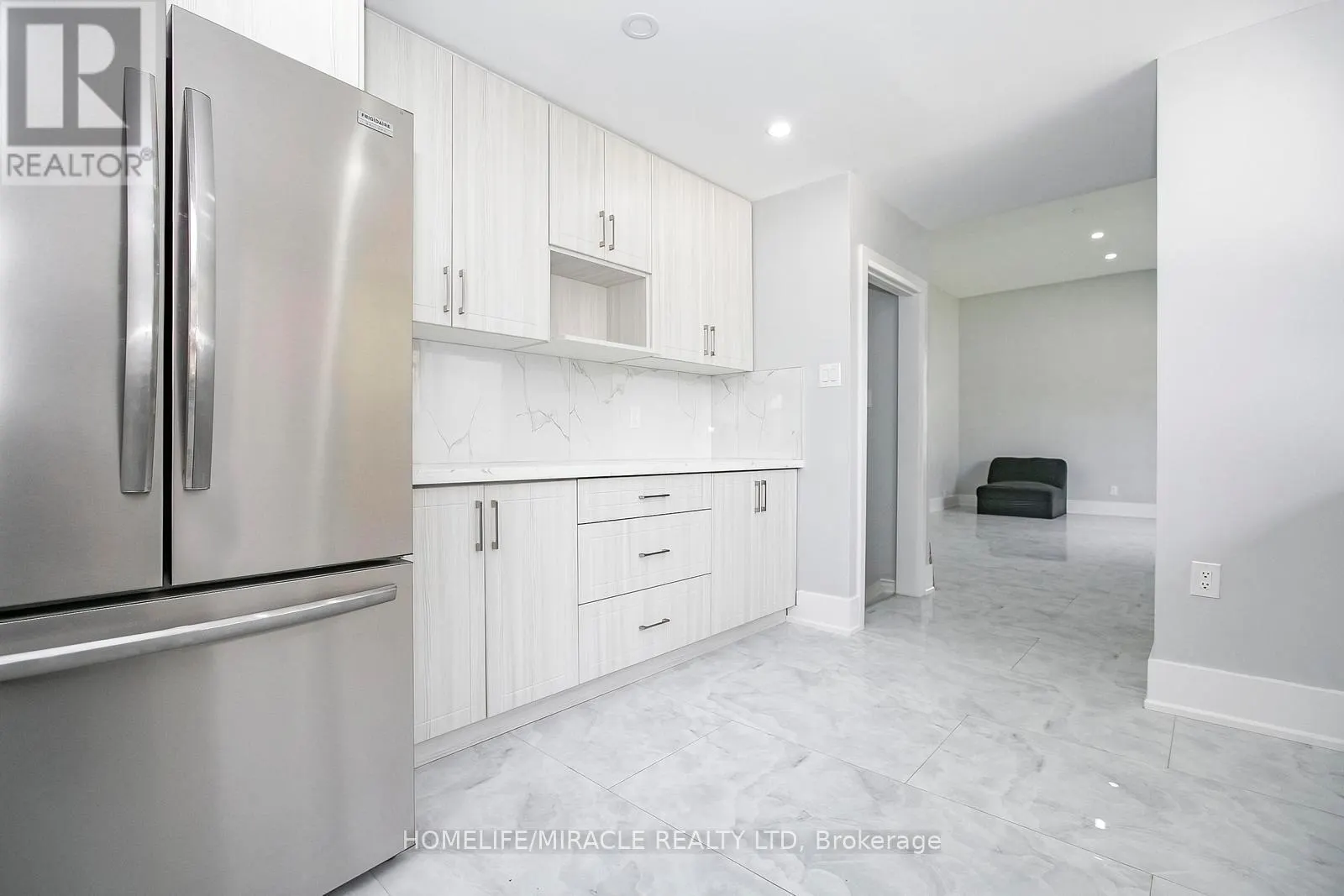 76 RAYLAWN CRESCENT