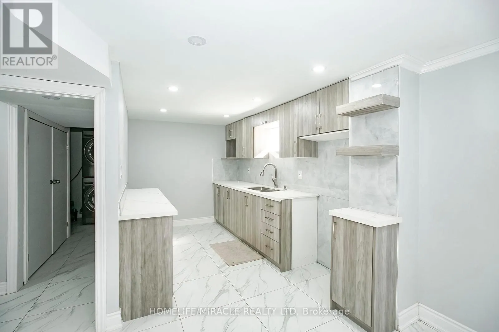 76 RAYLAWN CRESCENT
