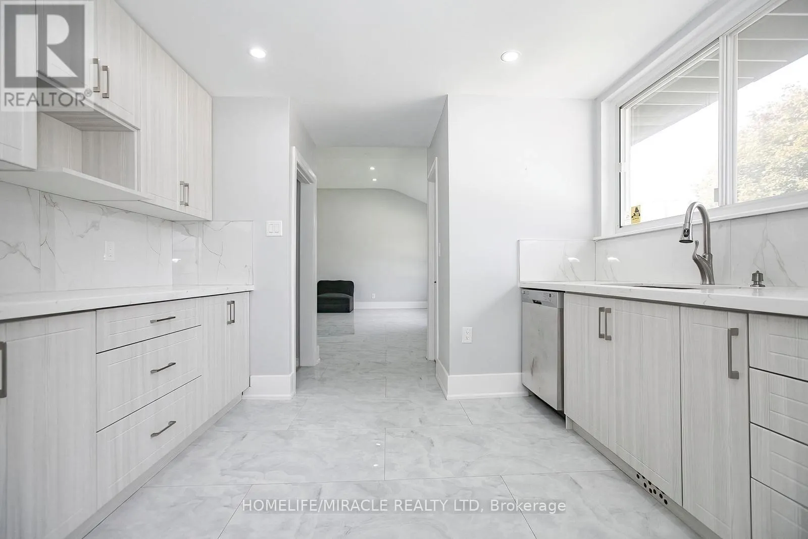 76 RAYLAWN CRESCENT