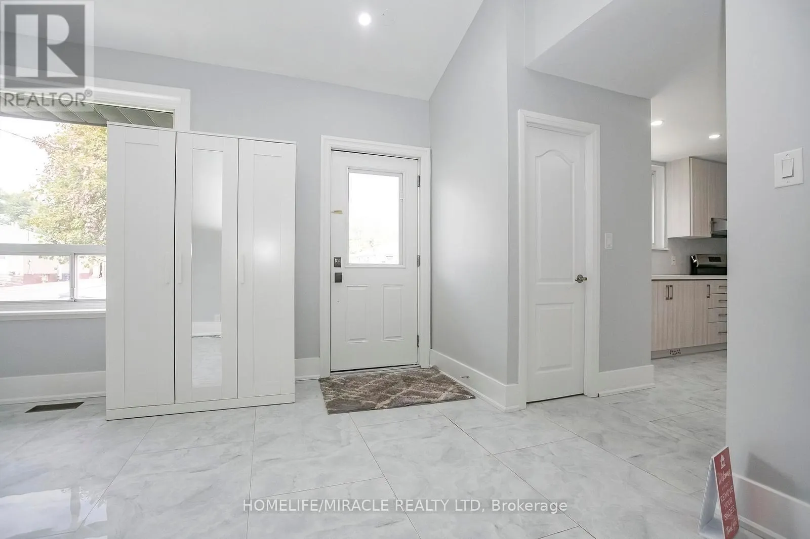 76 RAYLAWN CRESCENT