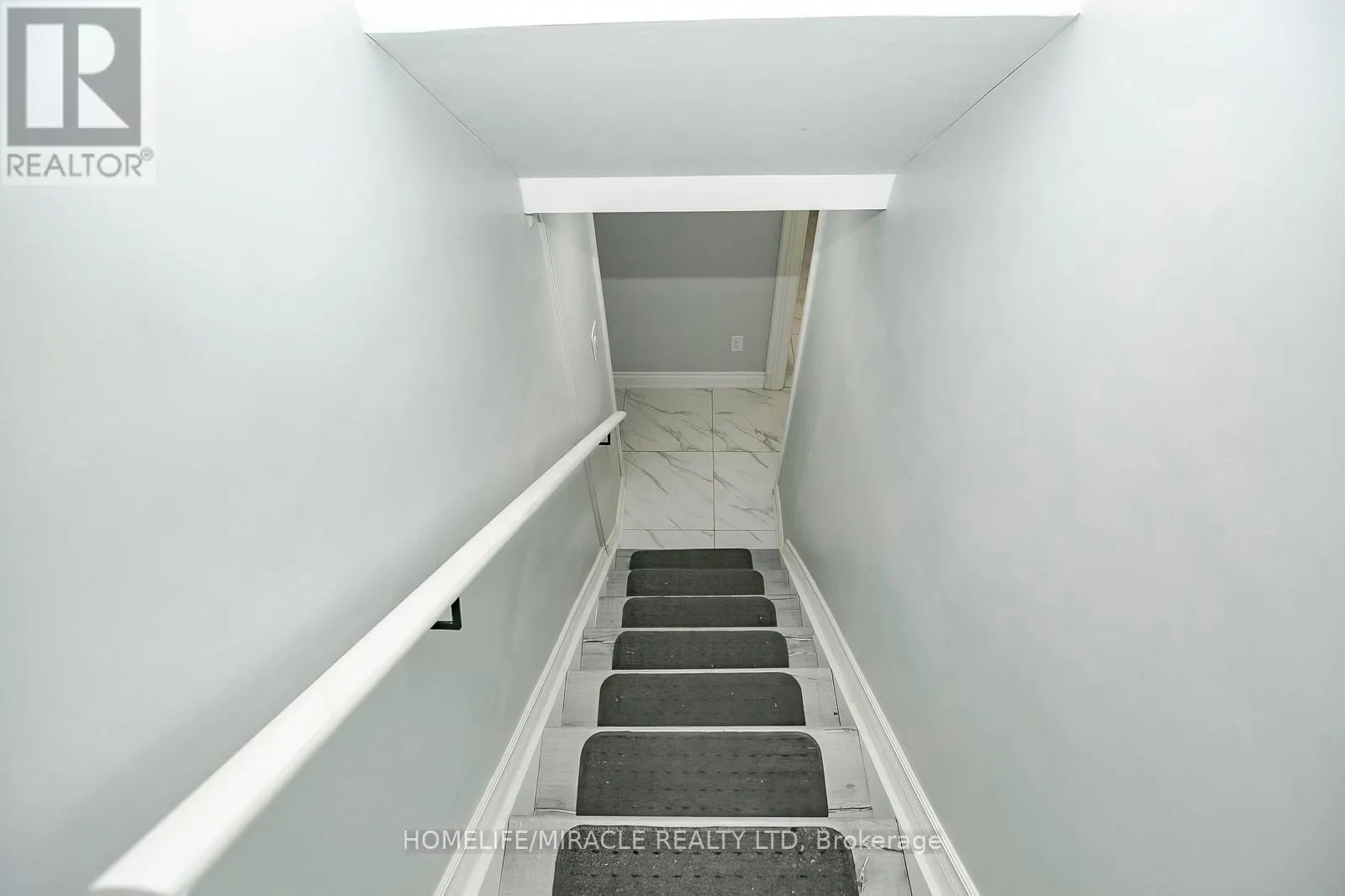 76 RAYLAWN CRESCENT