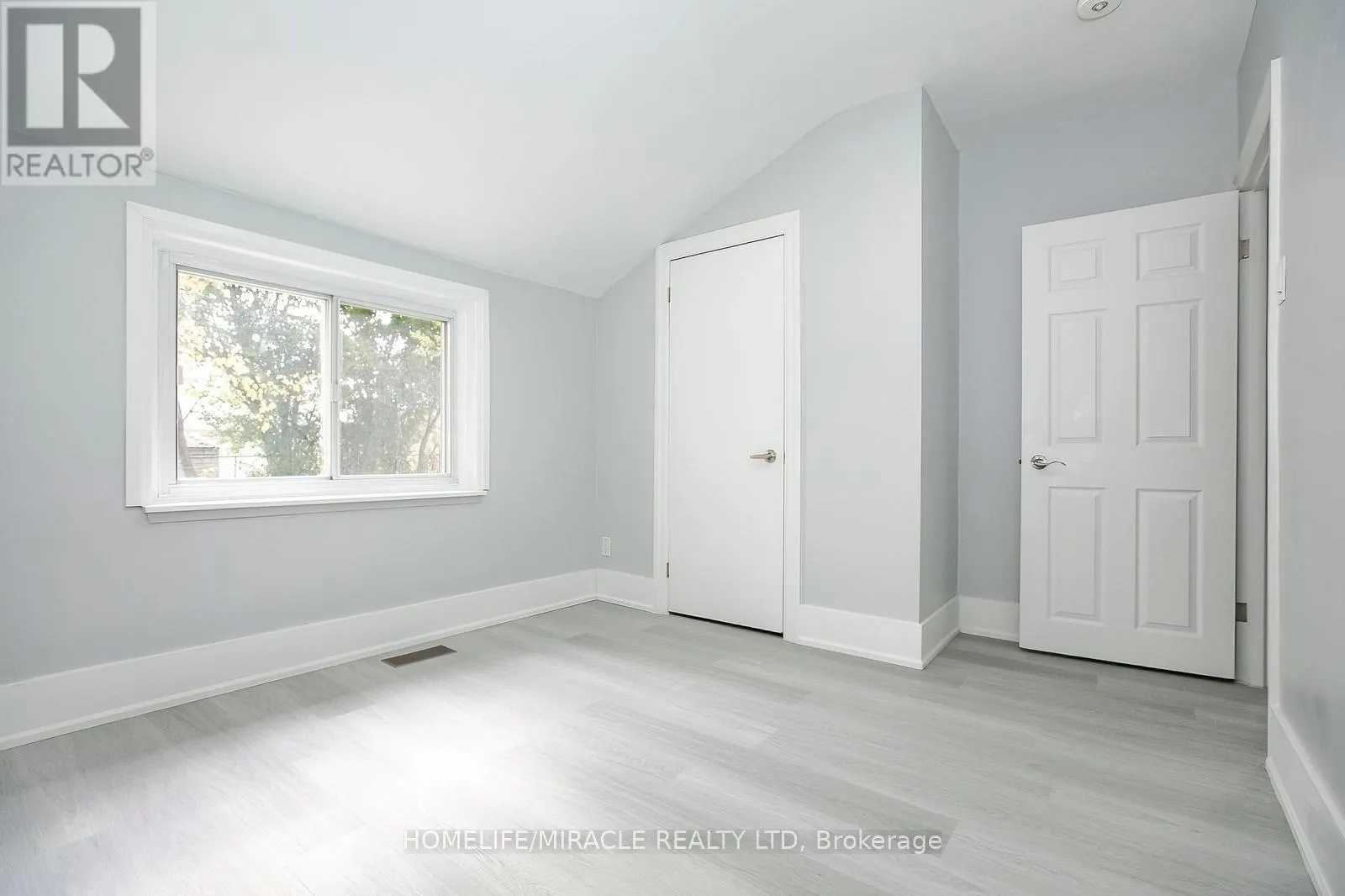 76 RAYLAWN CRESCENT
