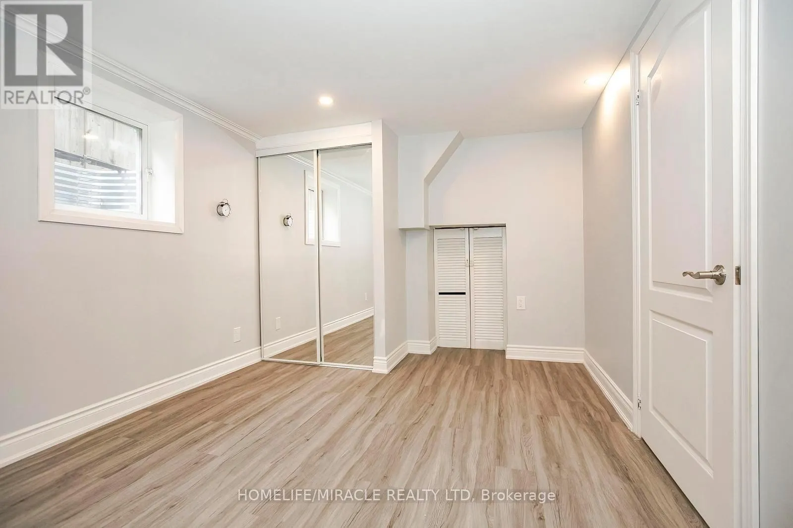 76 RAYLAWN CRESCENT
