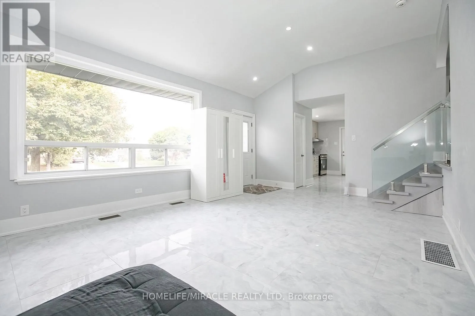76 RAYLAWN CRESCENT