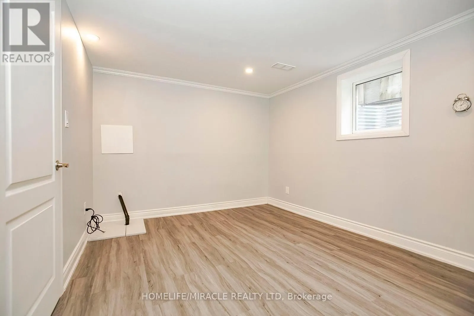 76 RAYLAWN CRESCENT