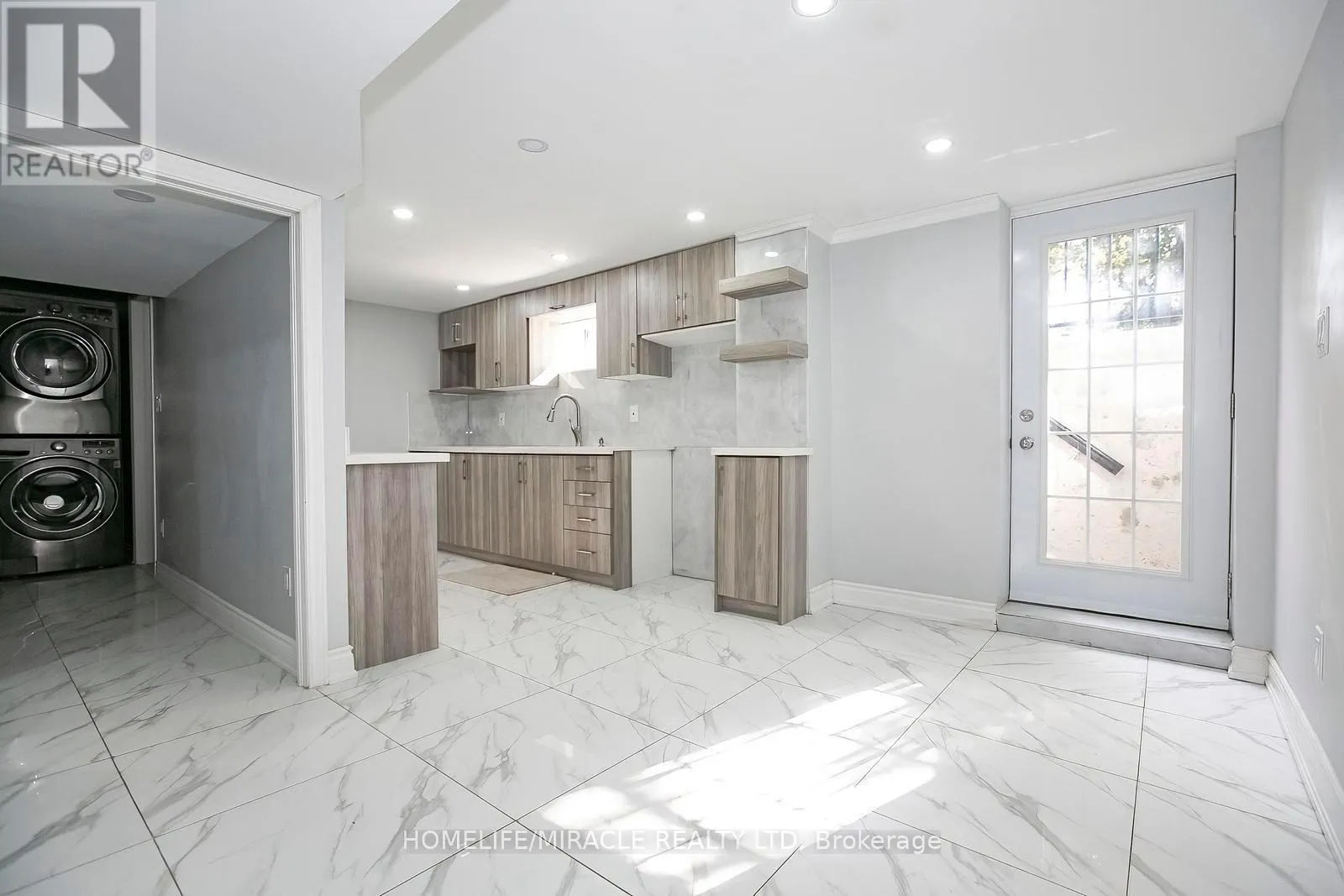 76 RAYLAWN CRESCENT