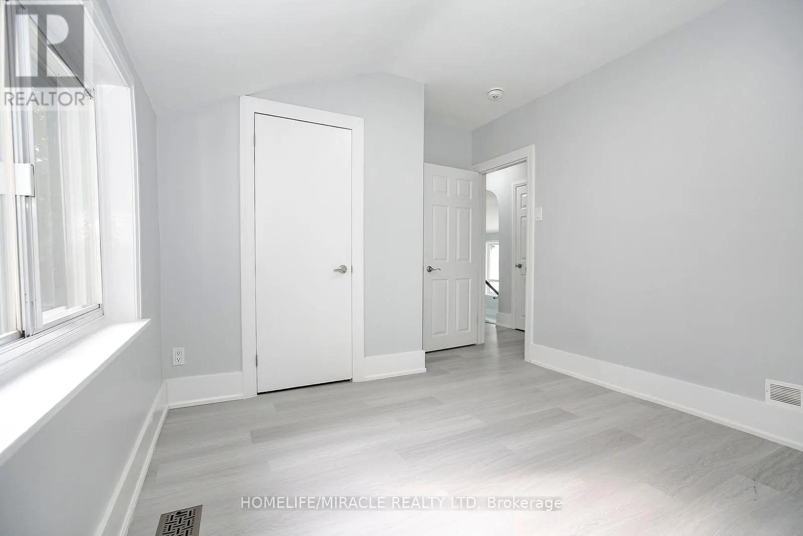 76 RAYLAWN CRESCENT