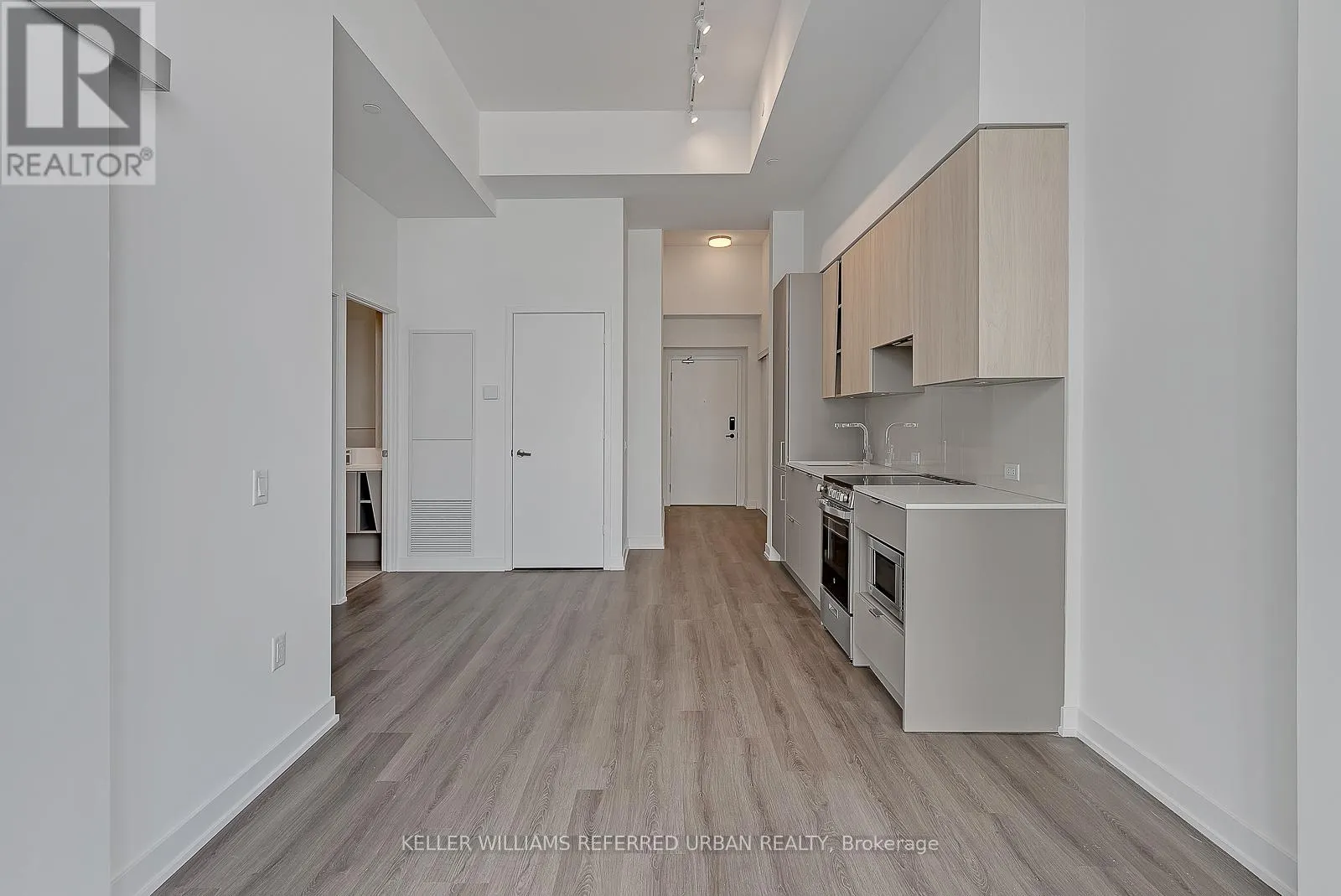 602 - 3883 QUARTZ ROAD