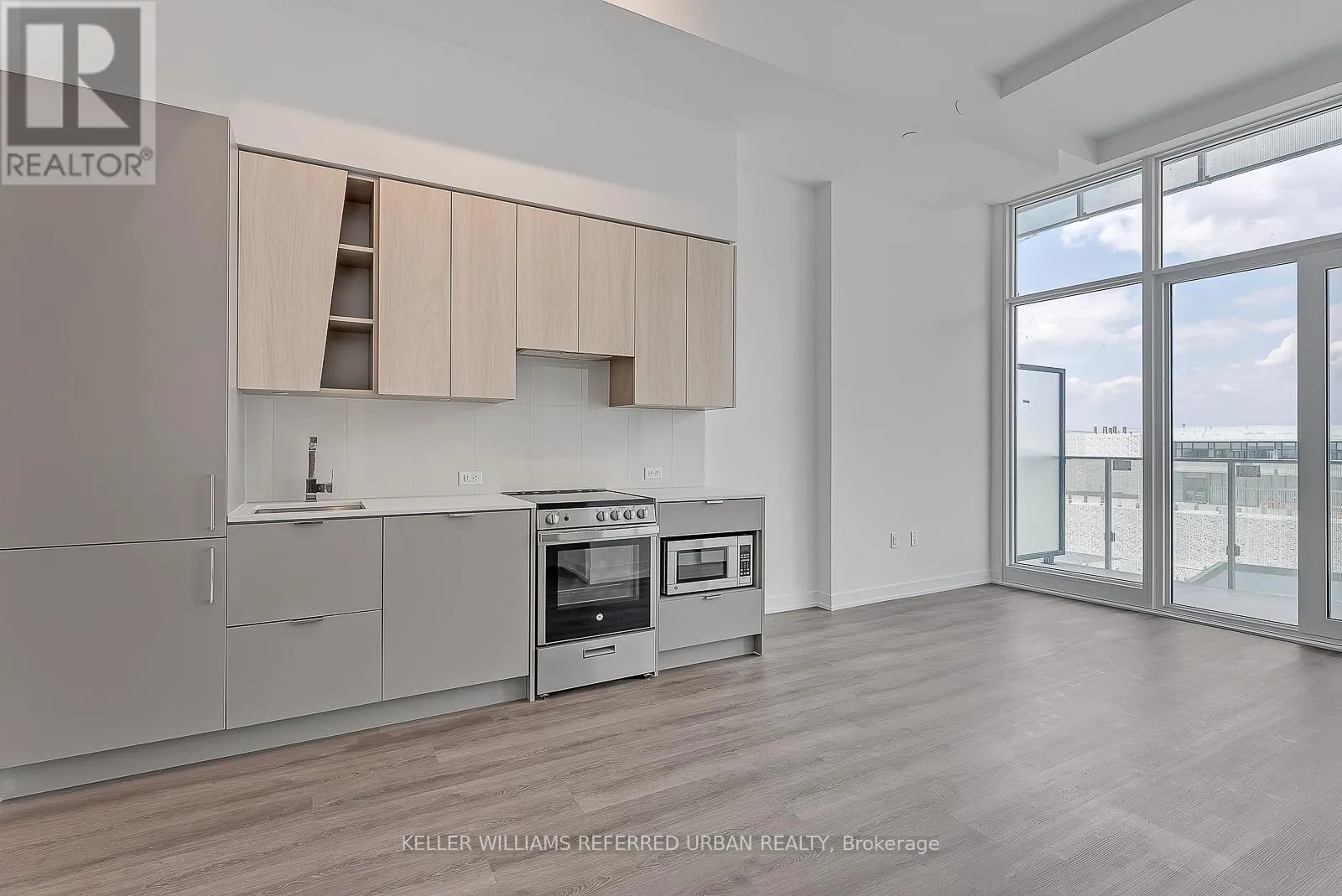 602 - 3883 QUARTZ ROAD