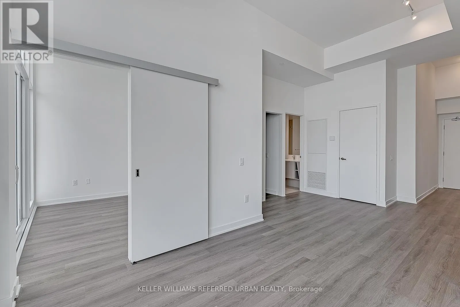 602 - 3883 QUARTZ ROAD