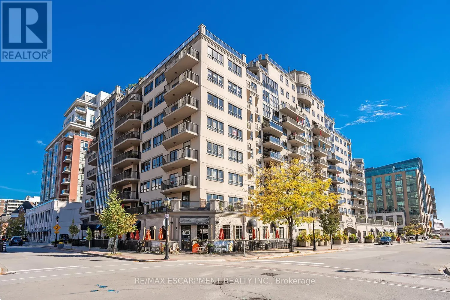 210 - 399 ELIZABETH STREET