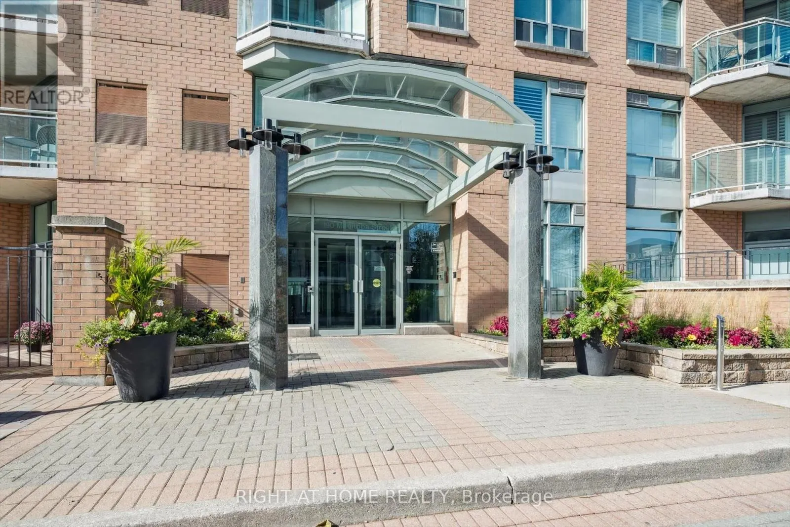 304 - 190 MANITOBA STREET