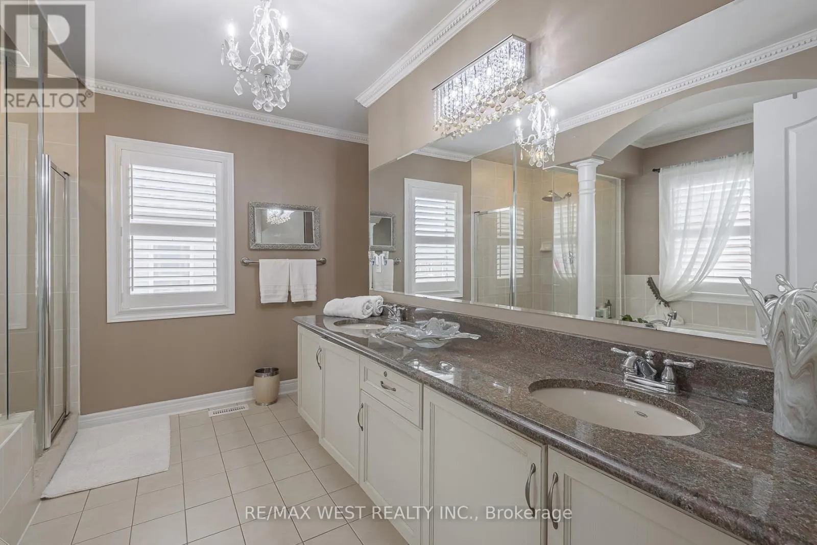 17 HAWKRIDGE TRAIL