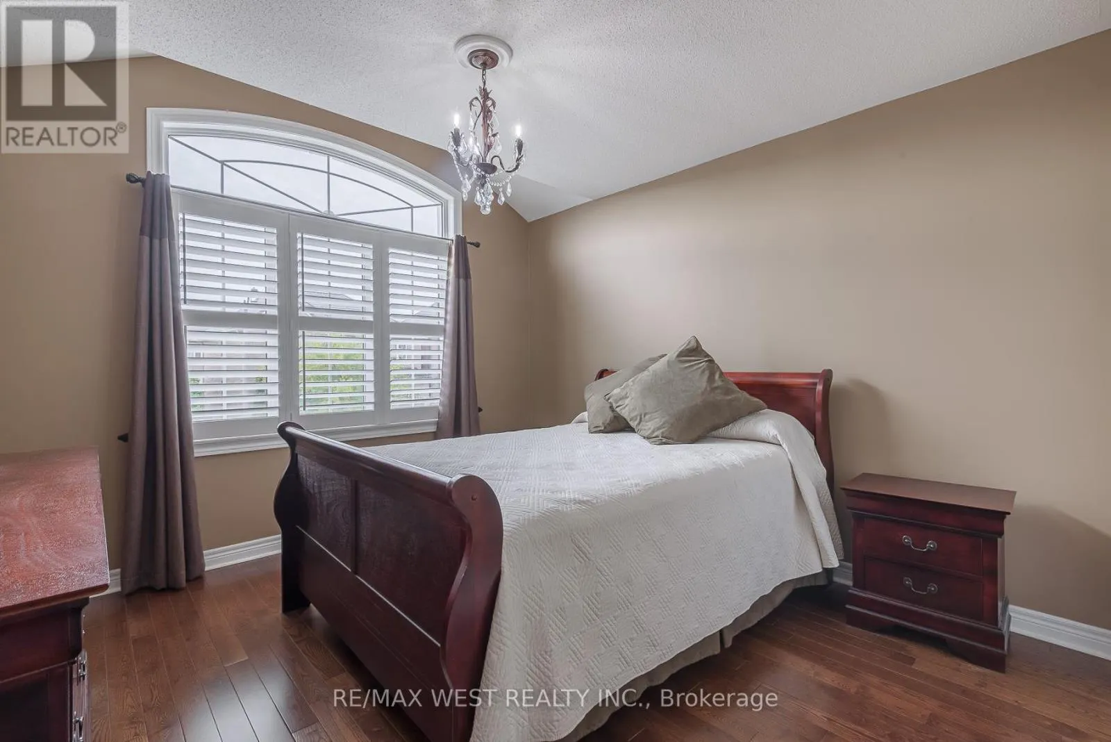 17 HAWKRIDGE TRAIL