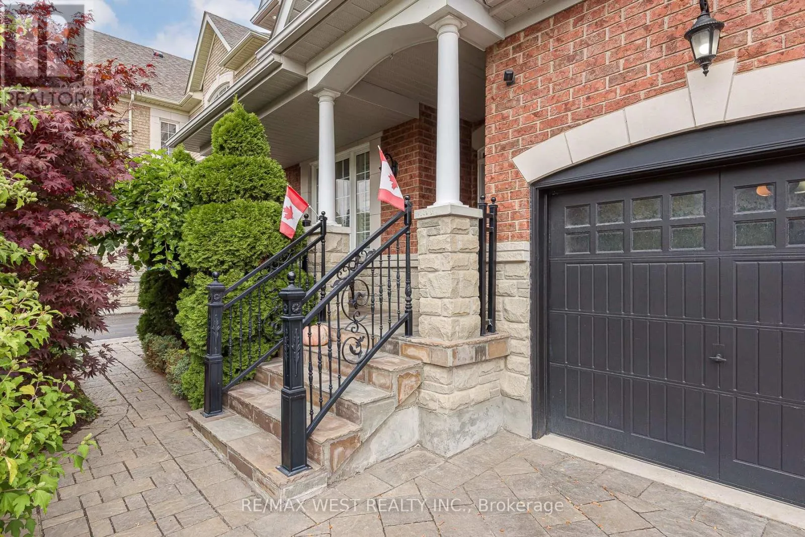 17 HAWKRIDGE TRAIL