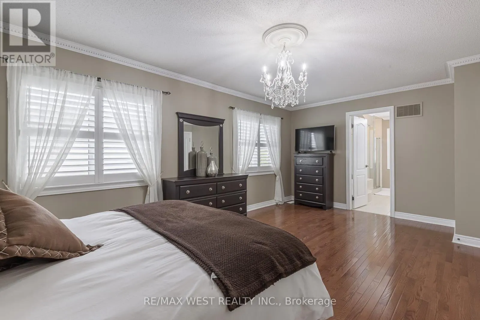 17 HAWKRIDGE TRAIL