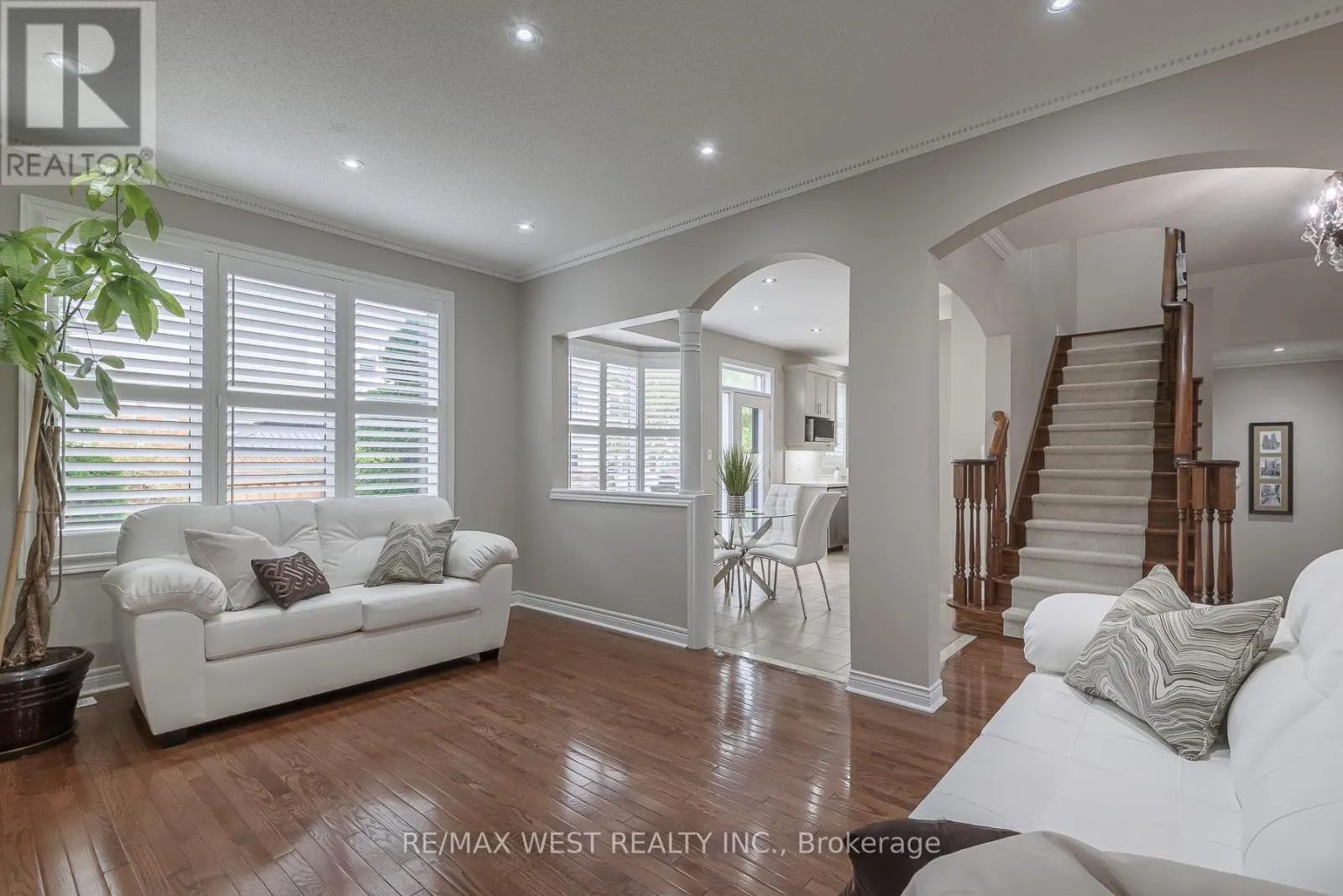 17 HAWKRIDGE TRAIL