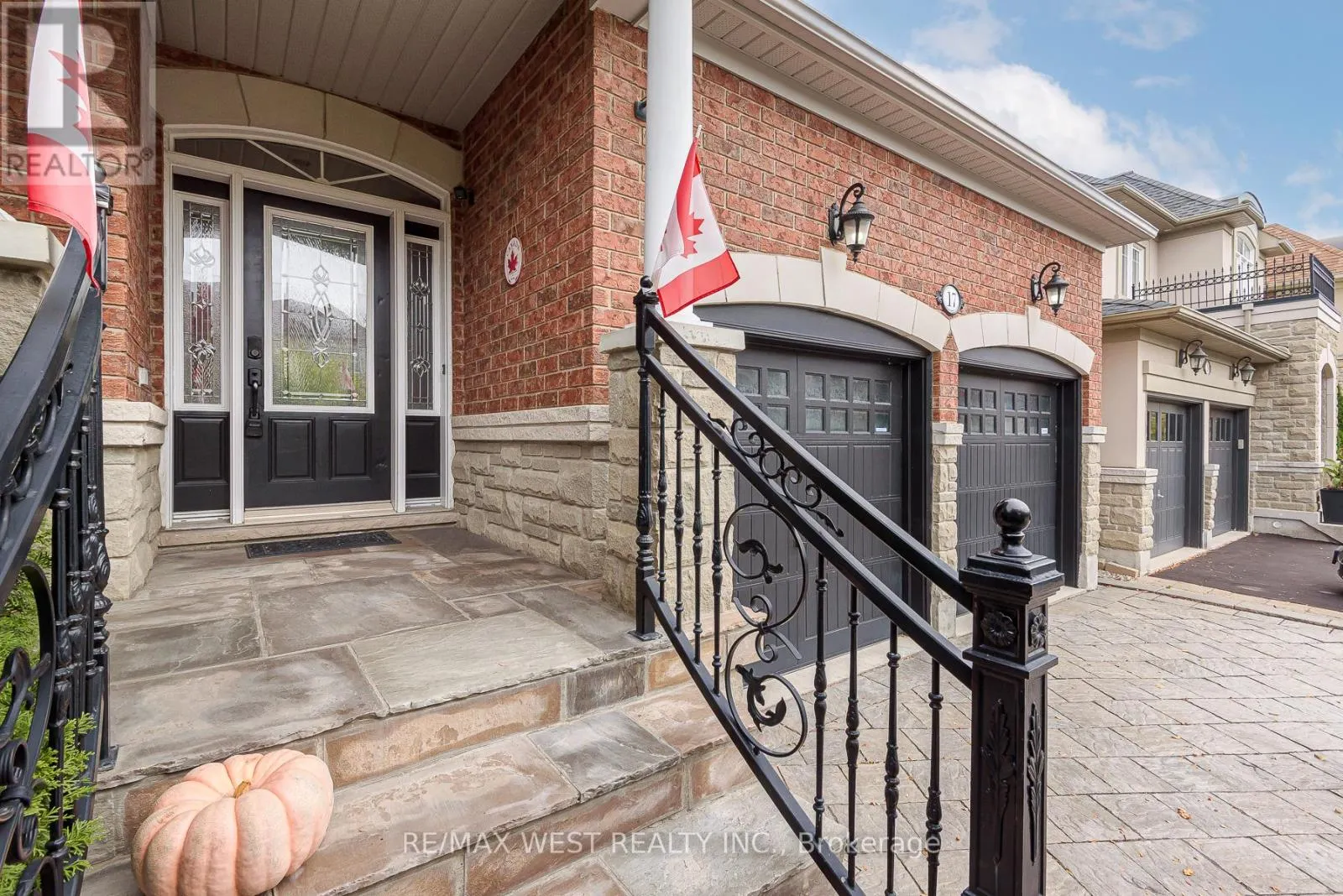 17 HAWKRIDGE TRAIL