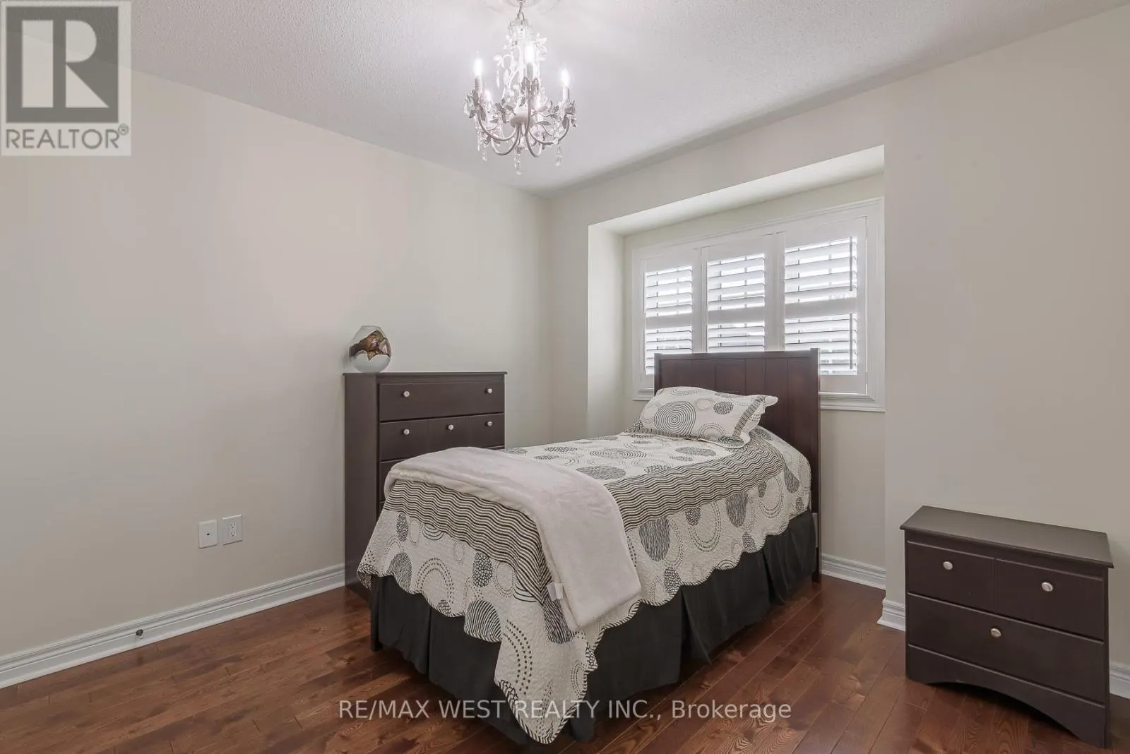 17 HAWKRIDGE TRAIL