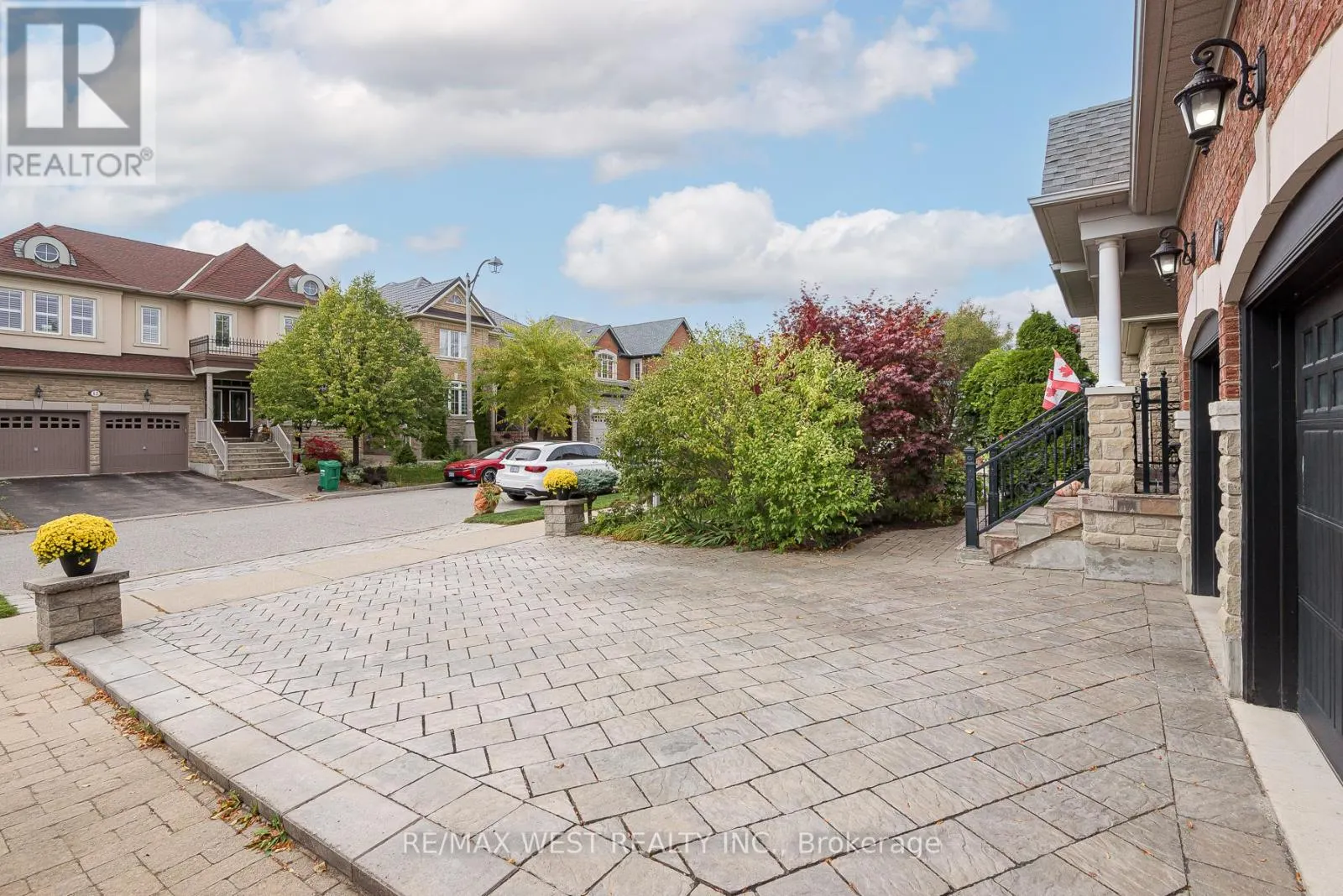 17 HAWKRIDGE TRAIL