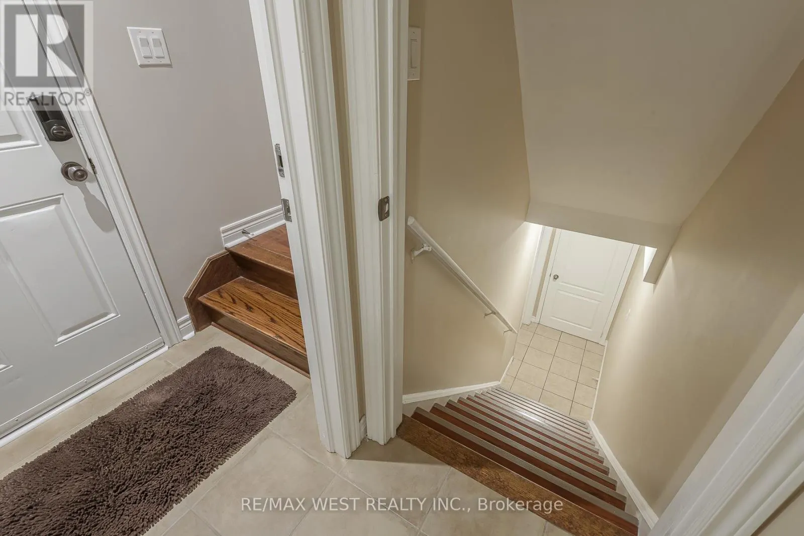 17 HAWKRIDGE TRAIL