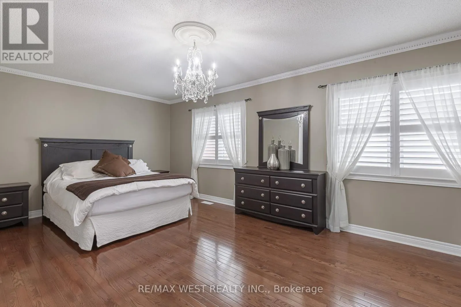17 HAWKRIDGE TRAIL