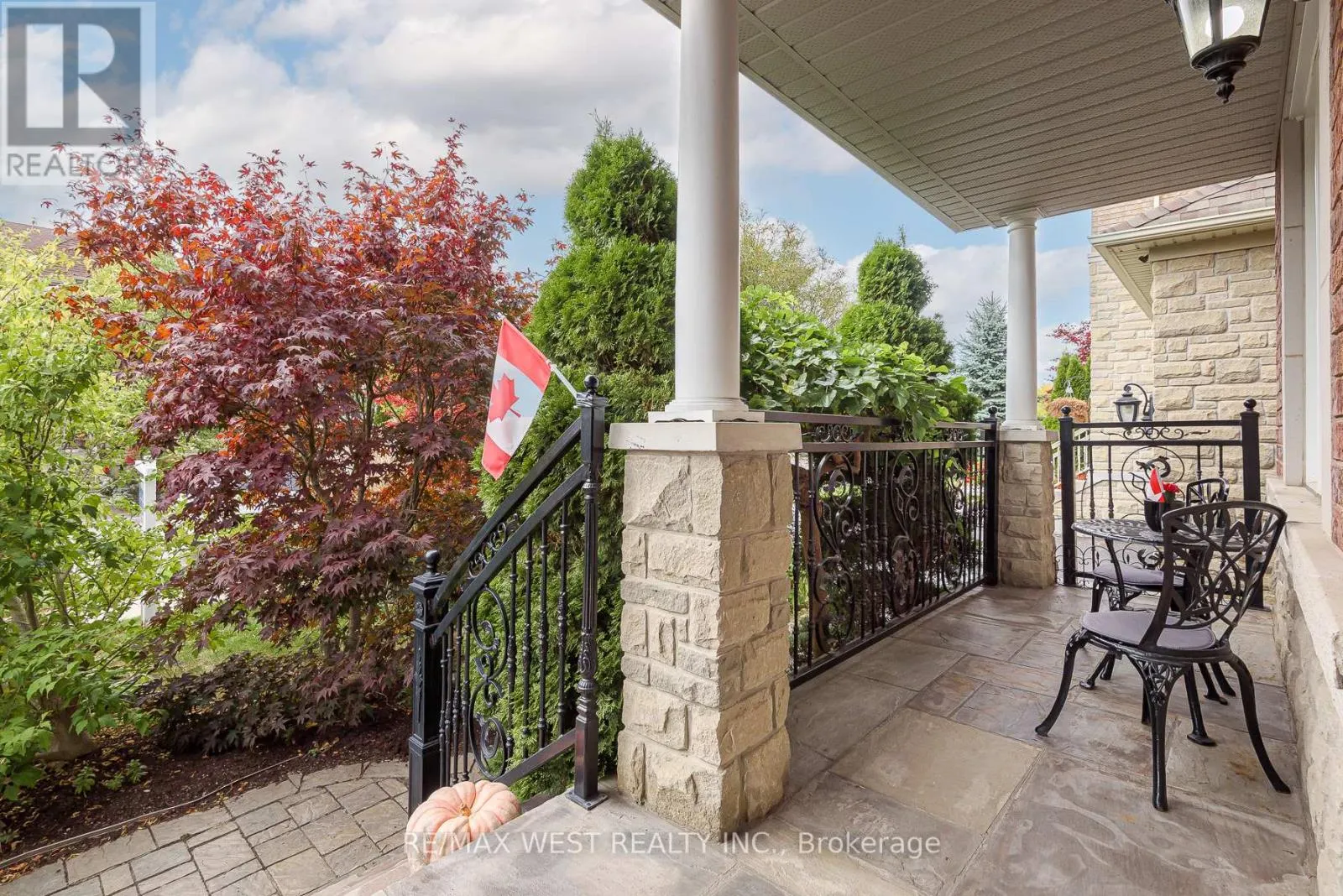 17 HAWKRIDGE TRAIL