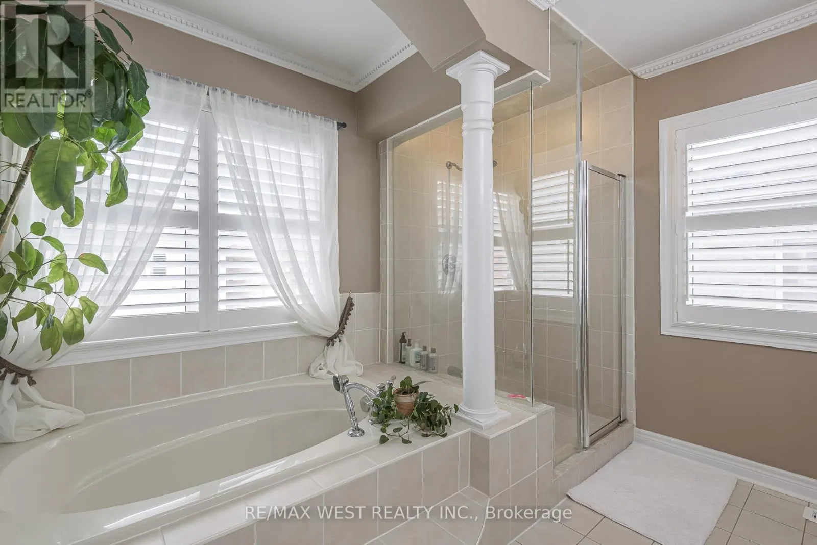 17 HAWKRIDGE TRAIL