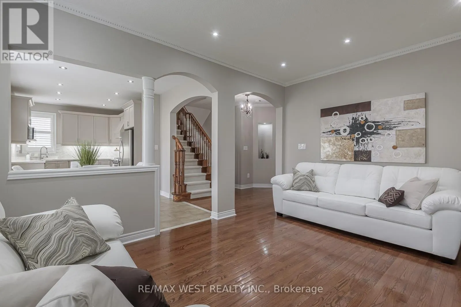 17 HAWKRIDGE TRAIL