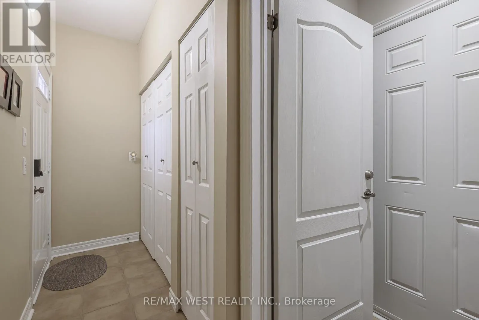 17 HAWKRIDGE TRAIL