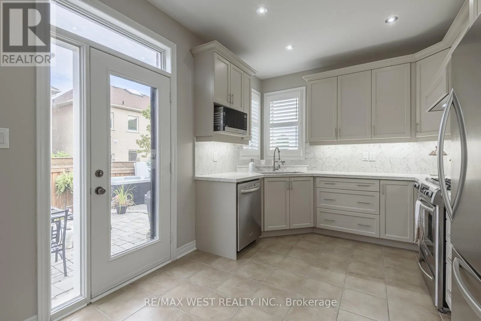 17 HAWKRIDGE TRAIL