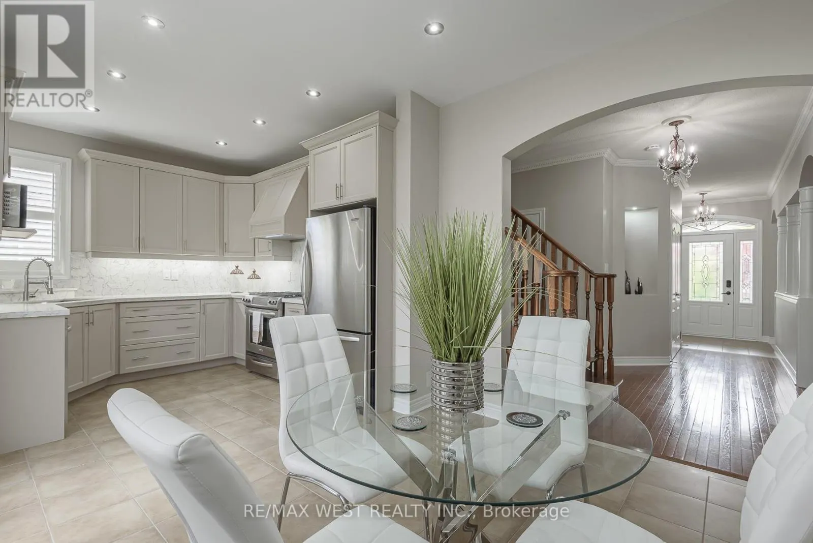 17 HAWKRIDGE TRAIL