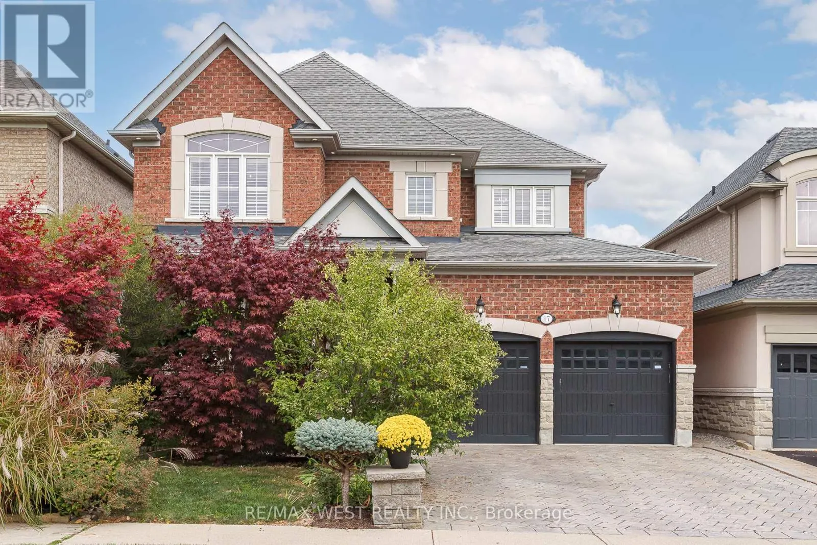 17 HAWKRIDGE TRAIL