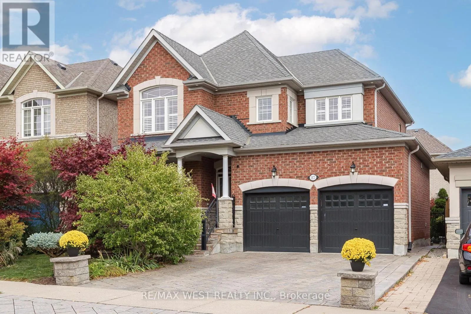 17 HAWKRIDGE TRAIL