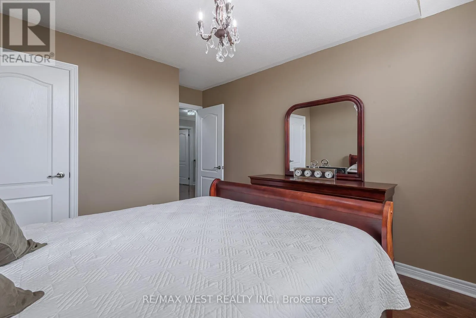 17 HAWKRIDGE TRAIL