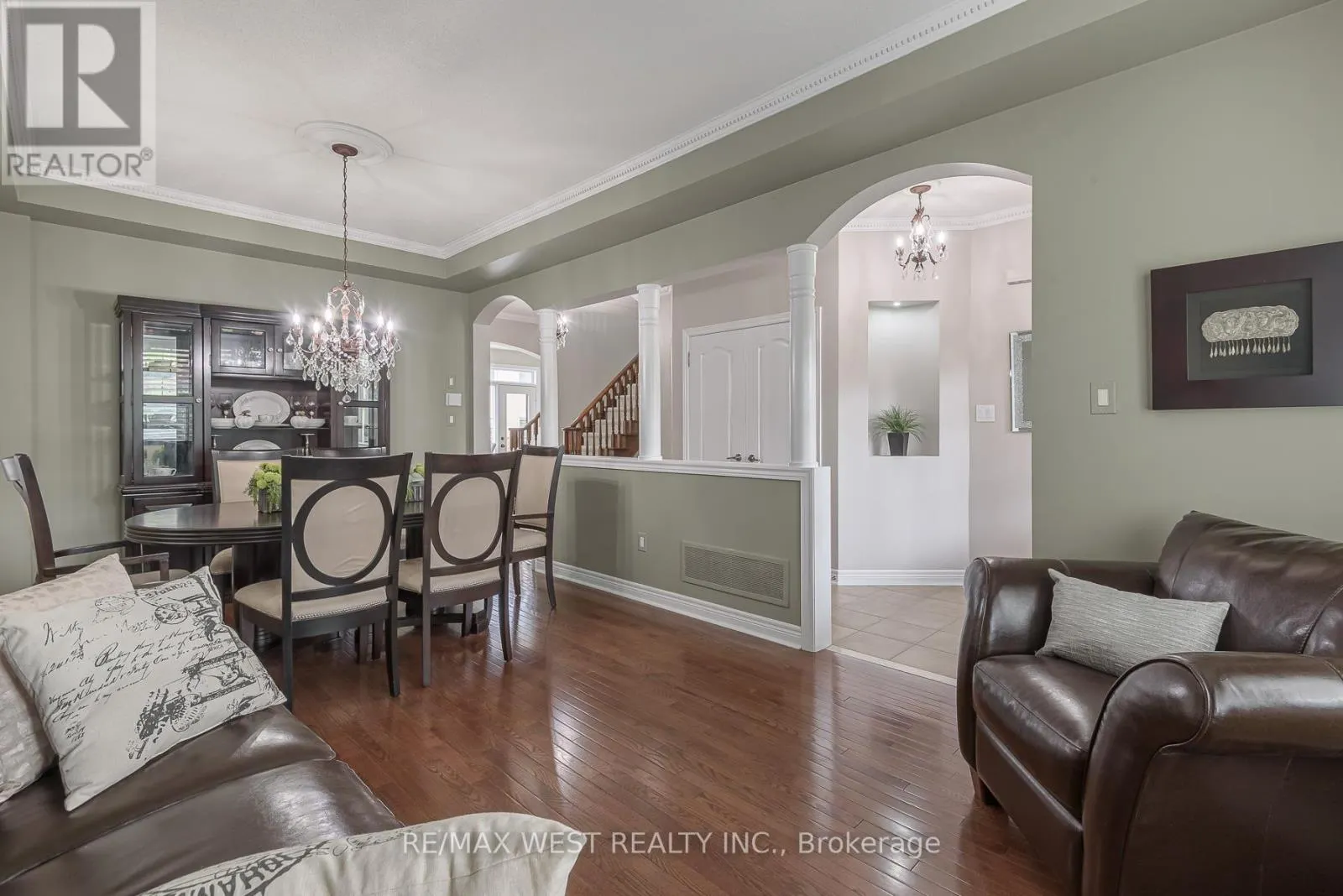 17 HAWKRIDGE TRAIL