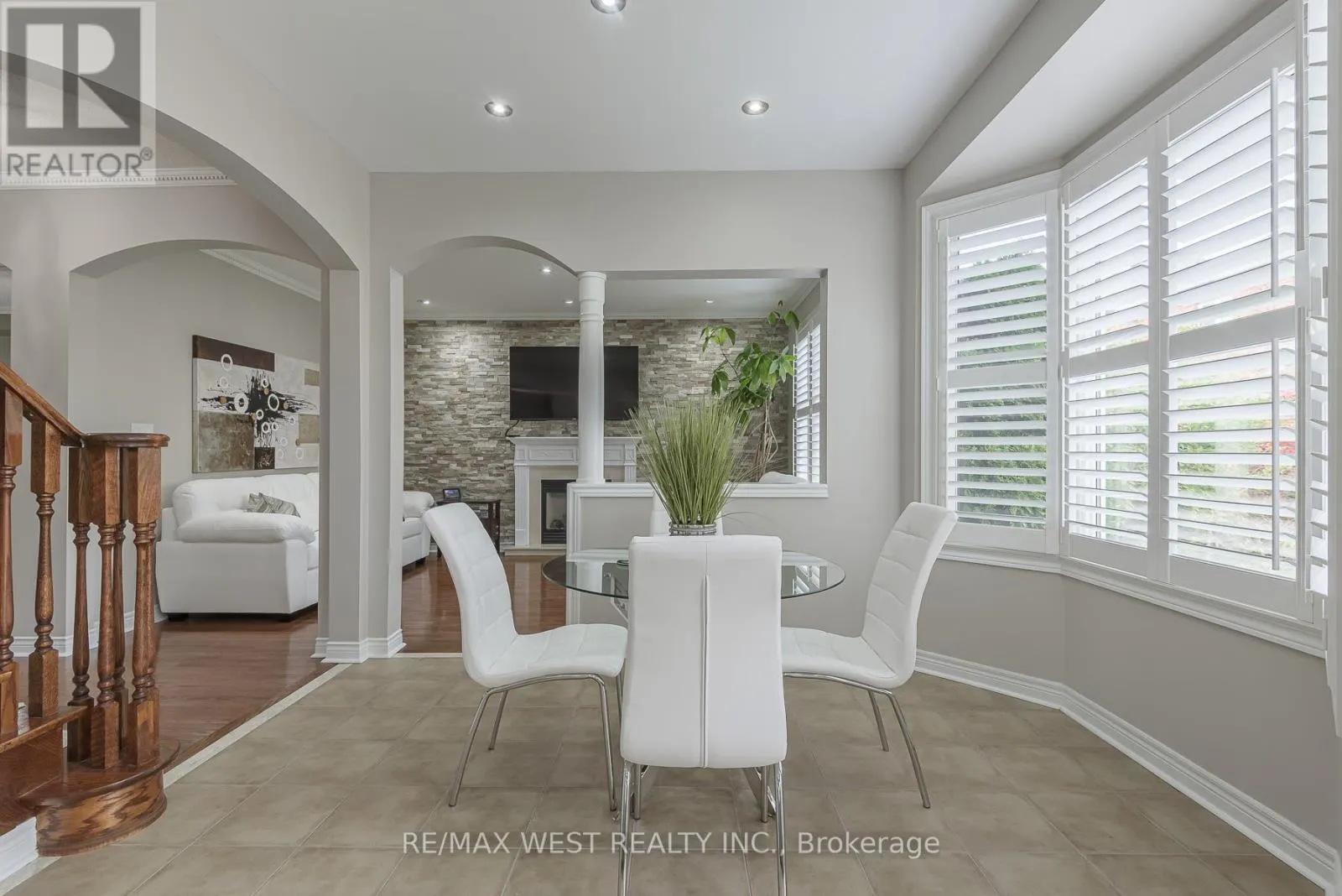 17 HAWKRIDGE TRAIL