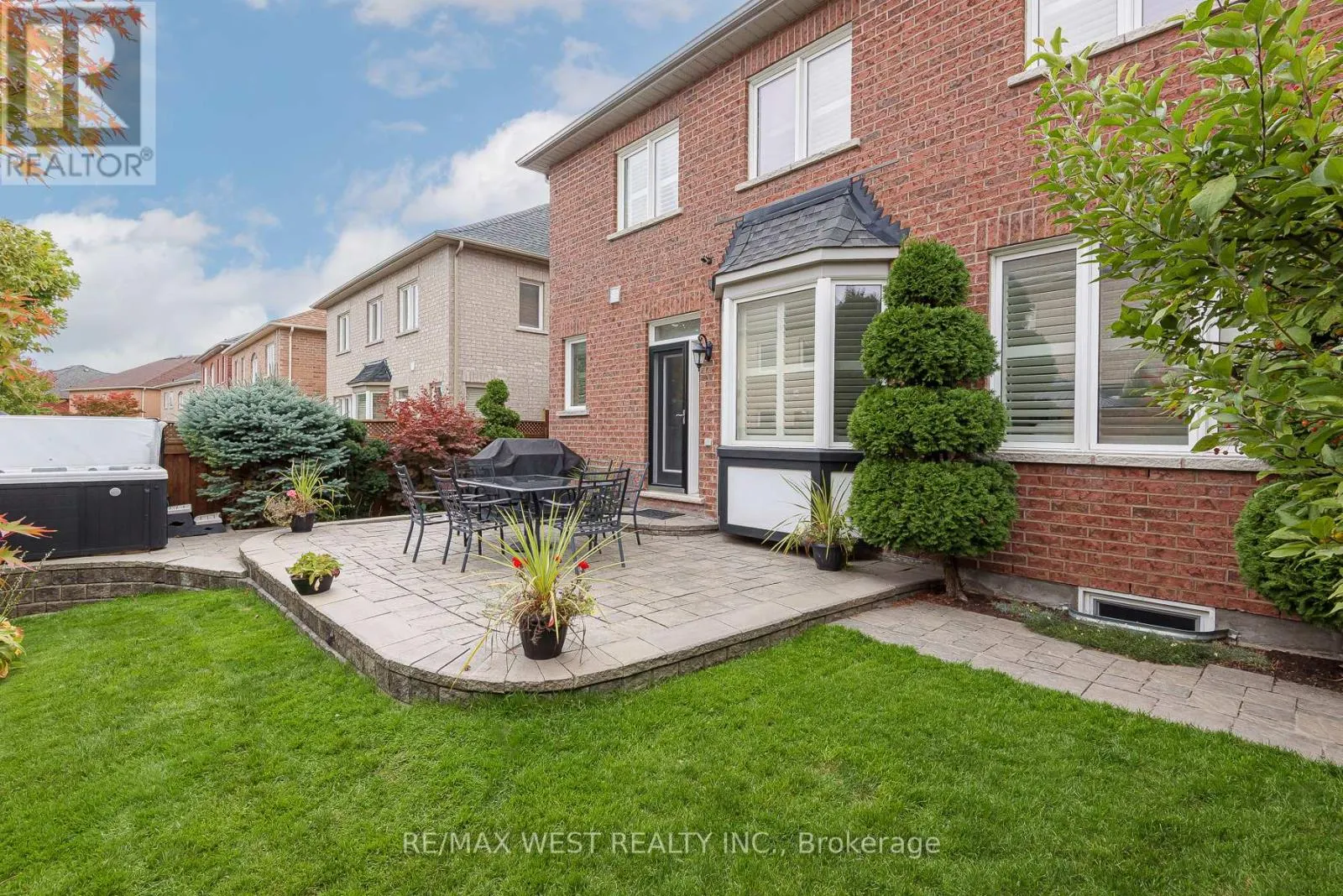 17 HAWKRIDGE TRAIL
