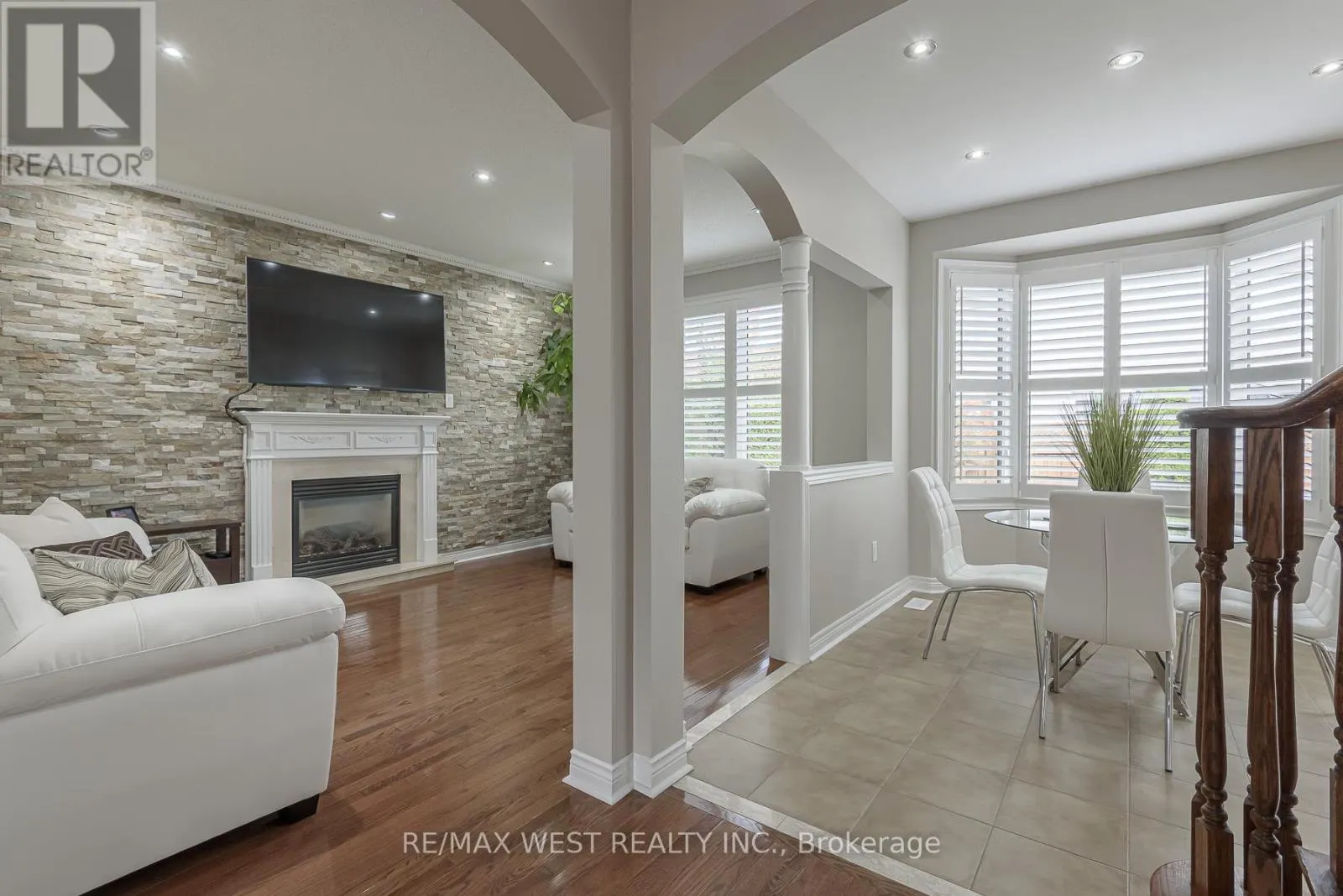 17 HAWKRIDGE TRAIL