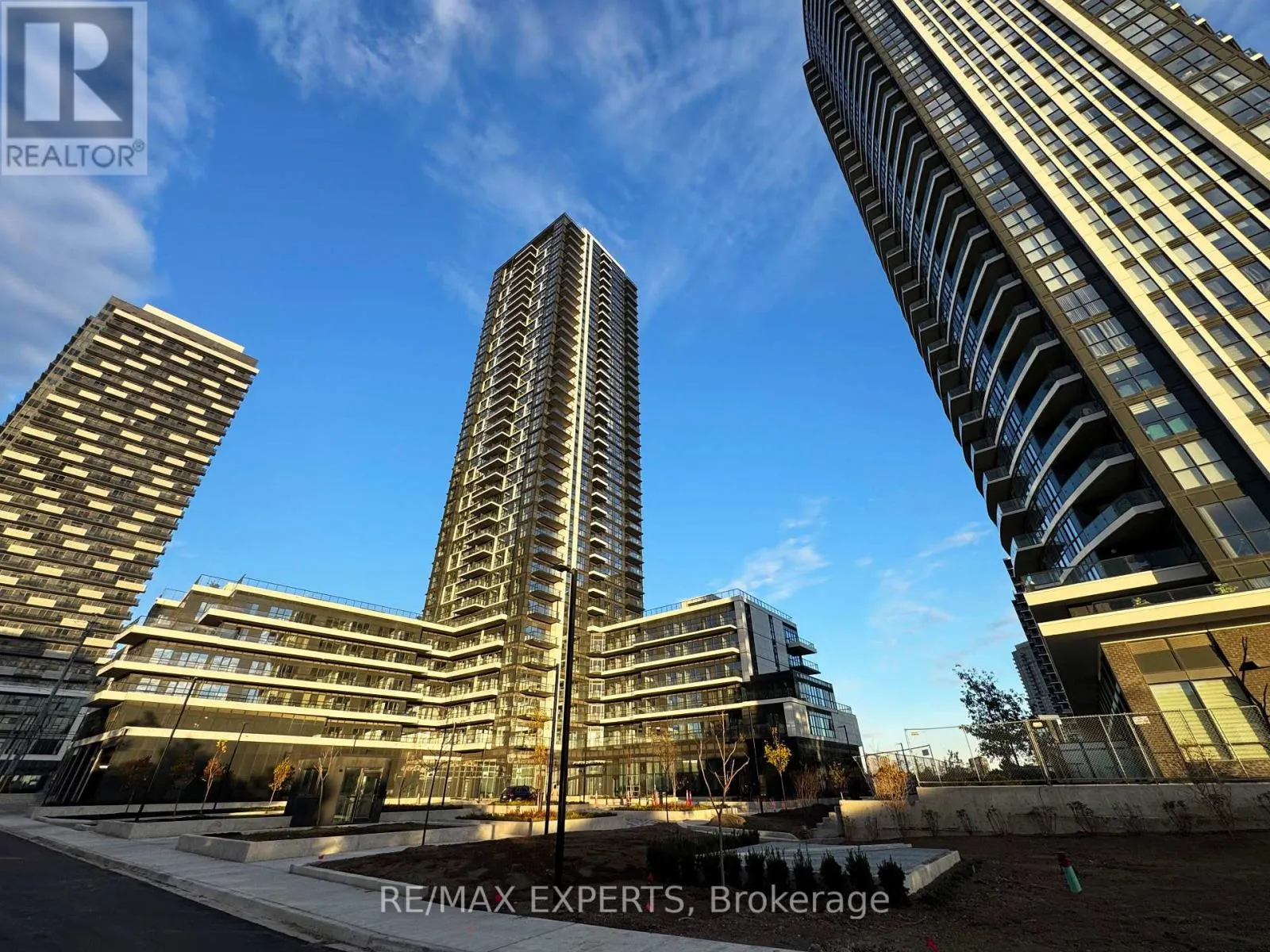 2701 - 15 WATERGARDEN DRIVE