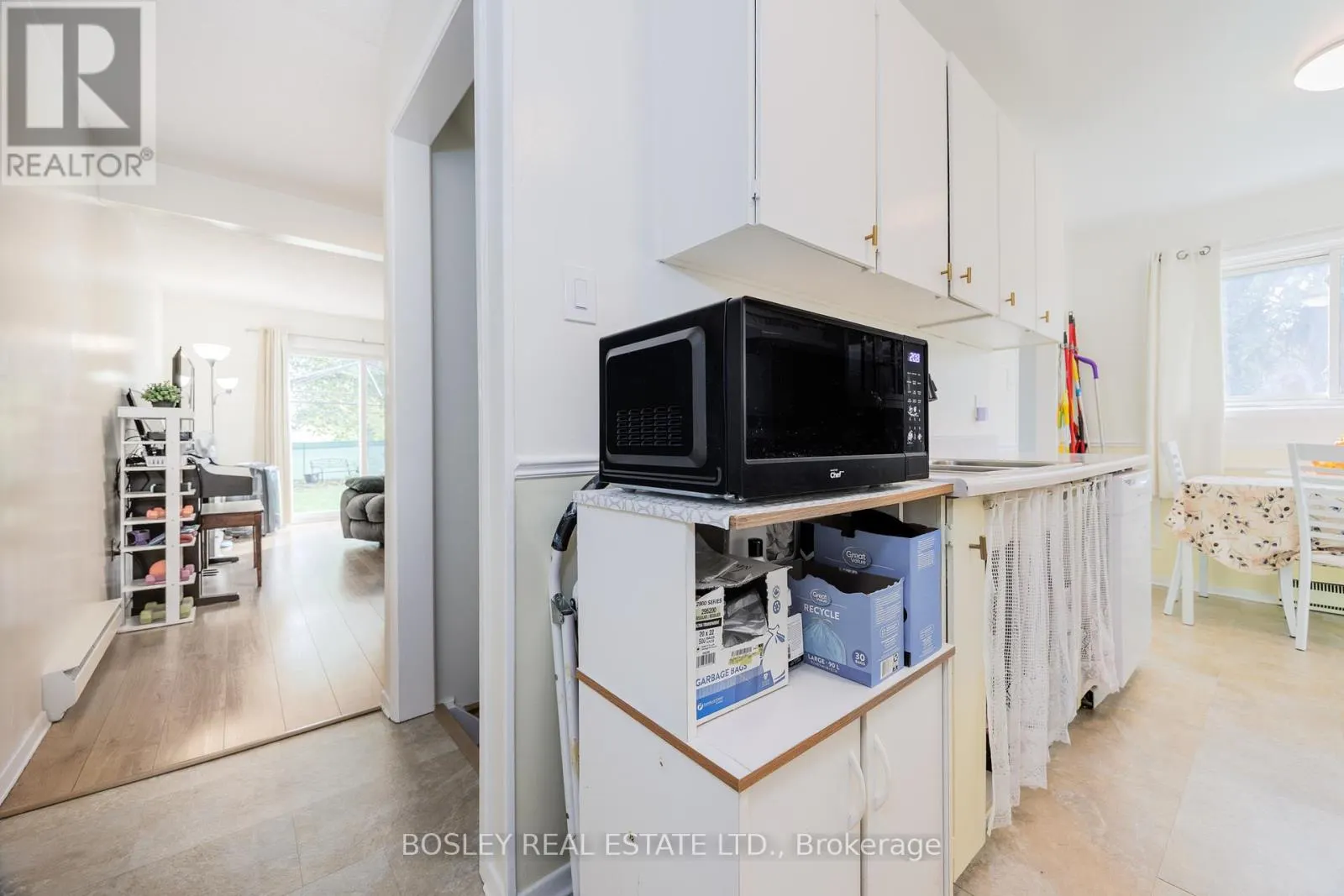 16 GRAND RIVER COURT