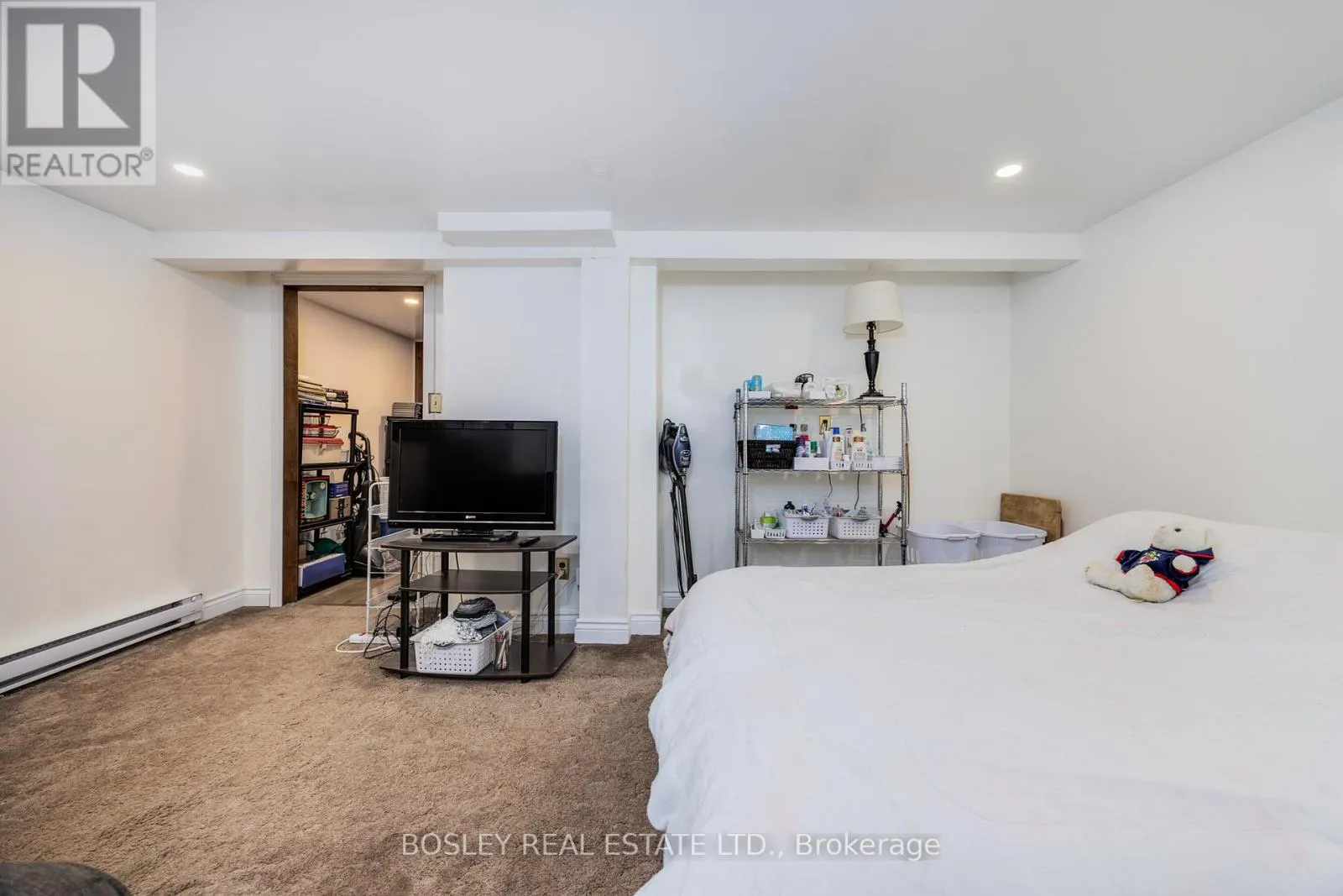 16 GRAND RIVER COURT